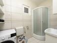 Zadar - Diklo, Bathroom 1 in the apartment, (pet friendly) and WiFi.