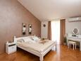 Zadar - Diklo, Bedroom 2 in the apartment, air condition available, (pet friendly) and WiFi.