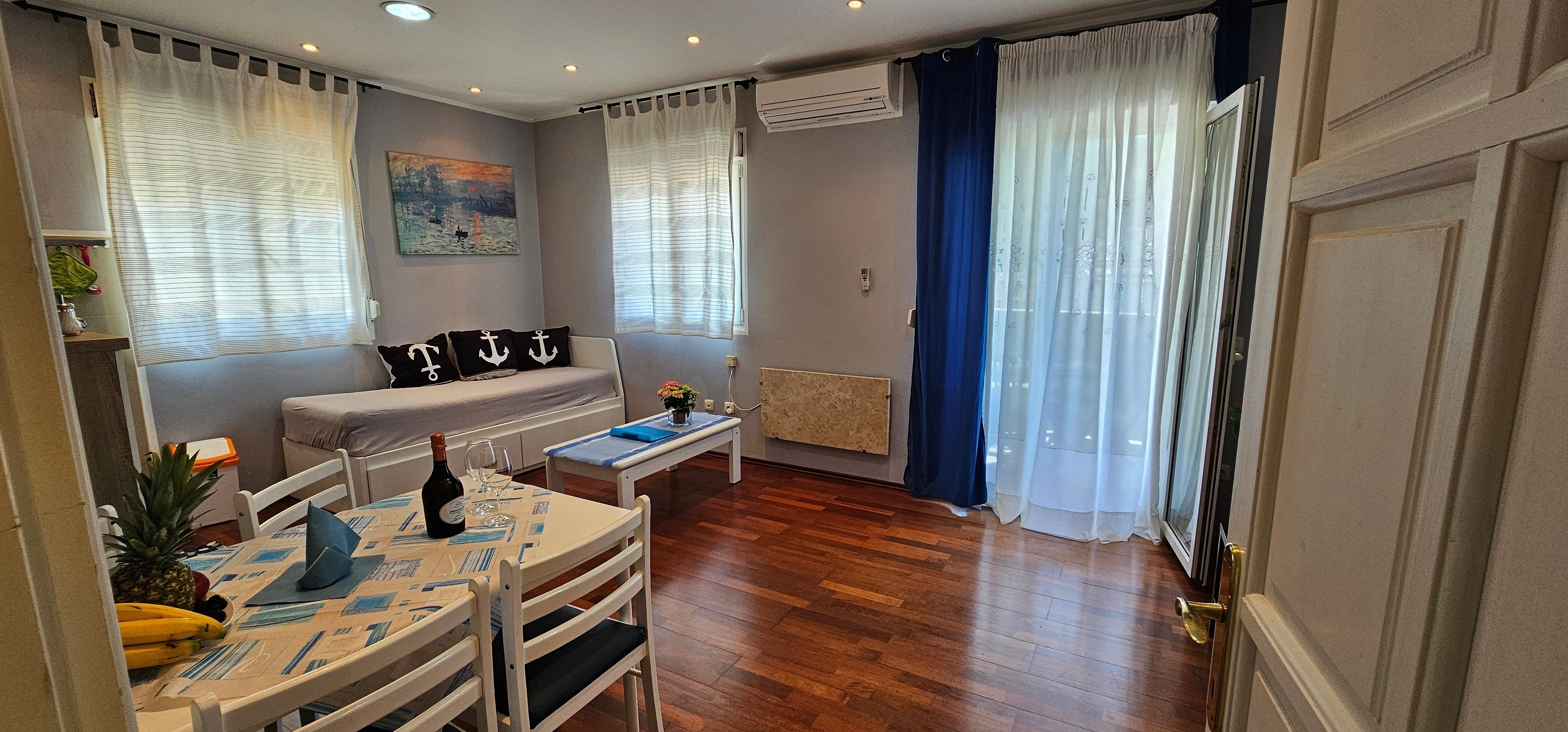 One bedroom apartment with balcony Rovinj (A-16498-a) One bedroom apartment with balcony Rovinj (A-16498-a)