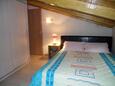 Ložnice 1 Omišalj, Ložnice 1 v ubytování typu apartment, domácí mazlíčci povoleni a WiFi.