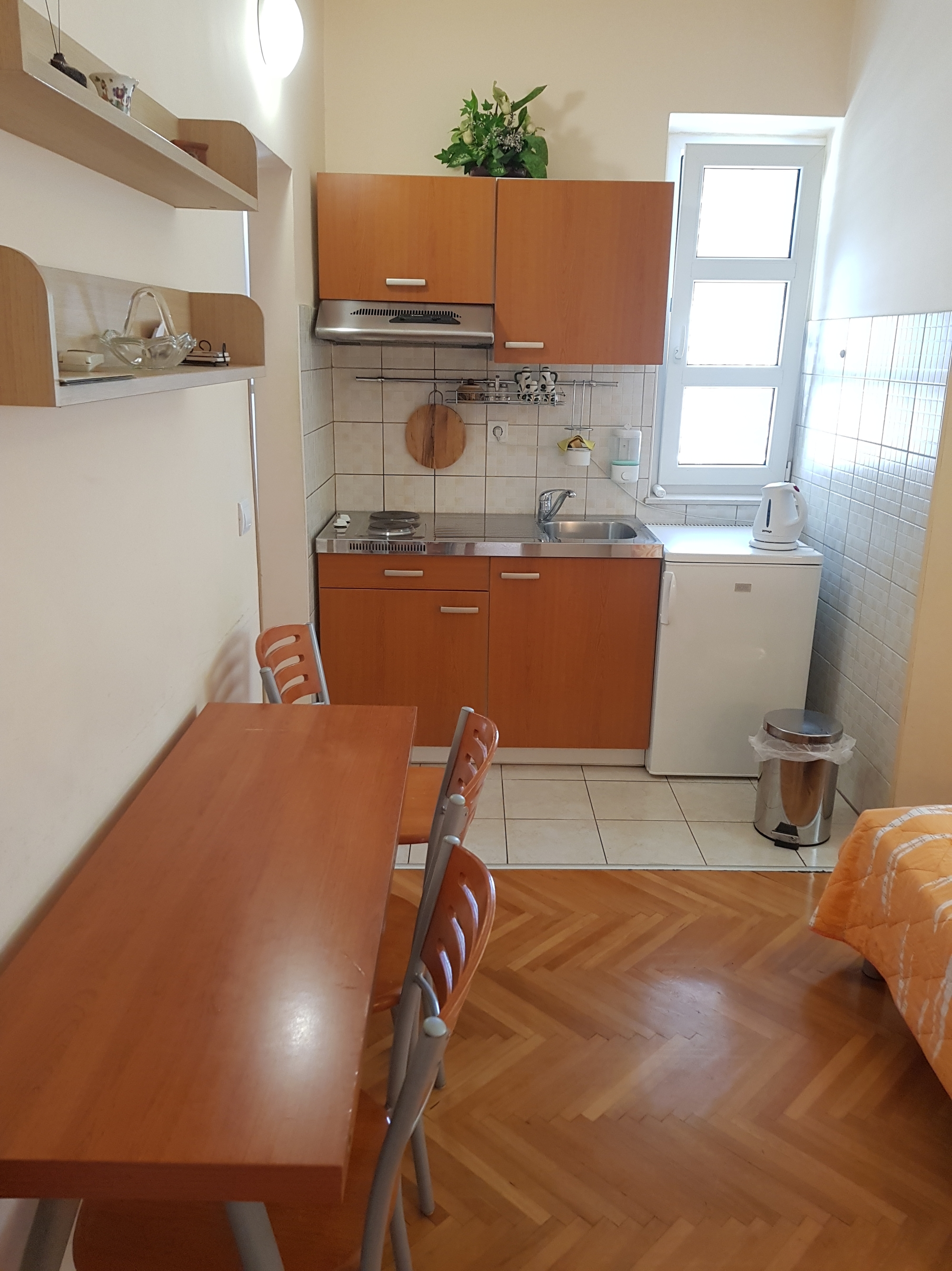 Studio flat with balcony Makarska (AS-16521-a)