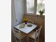 Makarska, Eetkamer in the studio-apartment, (pet friendly) en WiFi.