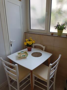 Makarska, Столовая в размещении типа studio-apartment, Домашние животные допускаются и WiFi.
