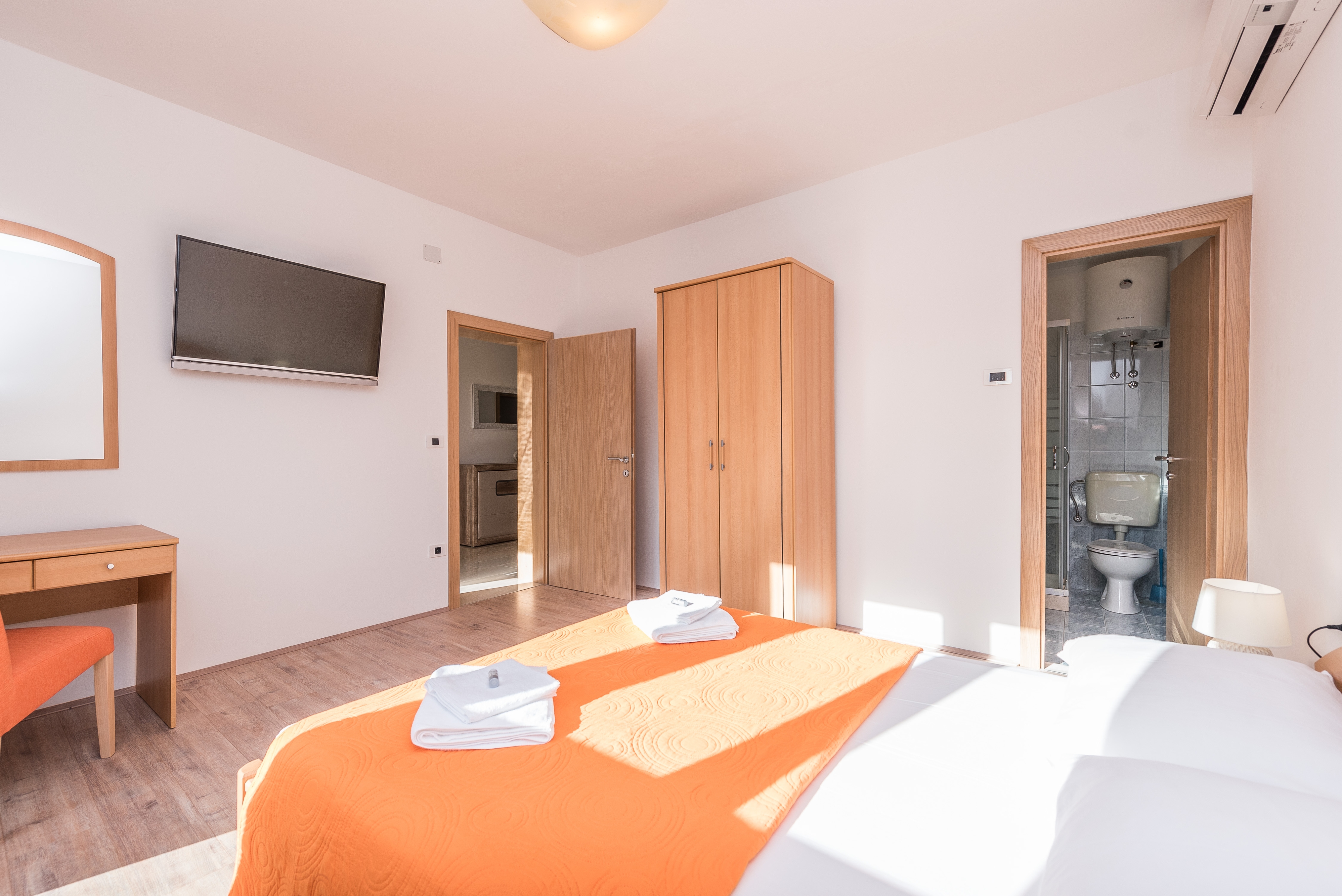Three bedroom house with terrace Vrsi - Mulo, Zadar  K