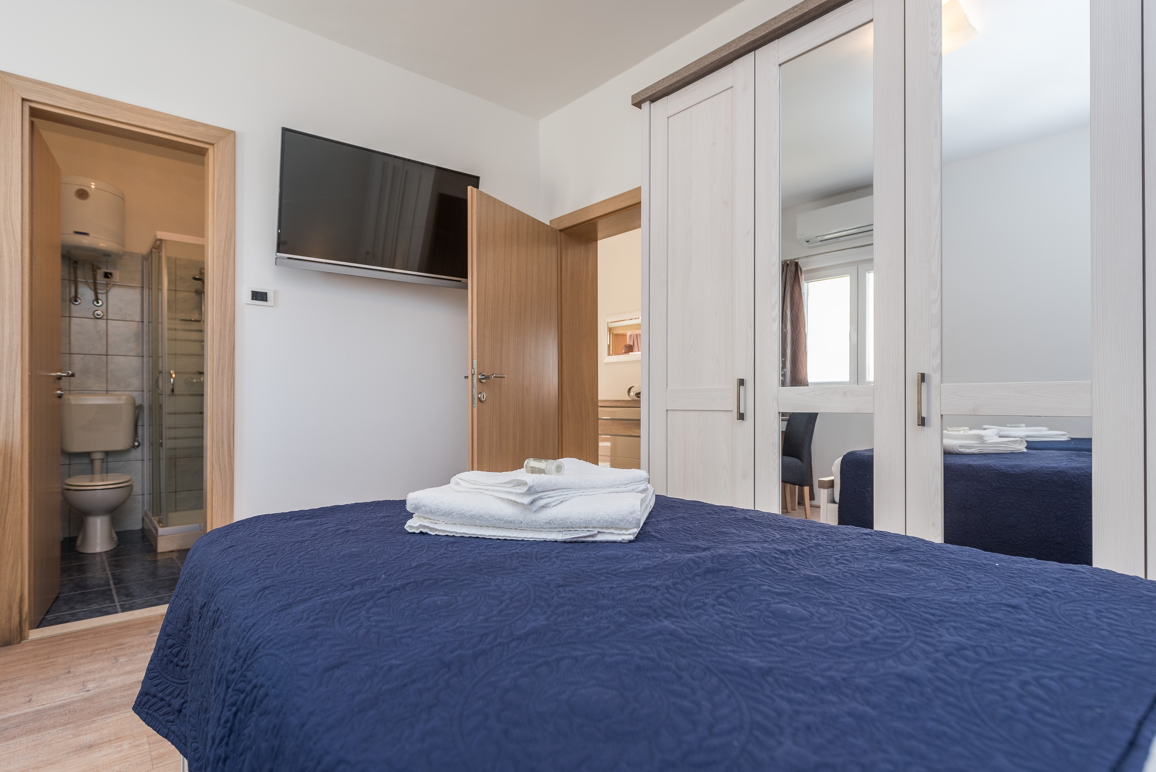 Three bedroom house with terrace Vrsi - Mulo, Zadar  K