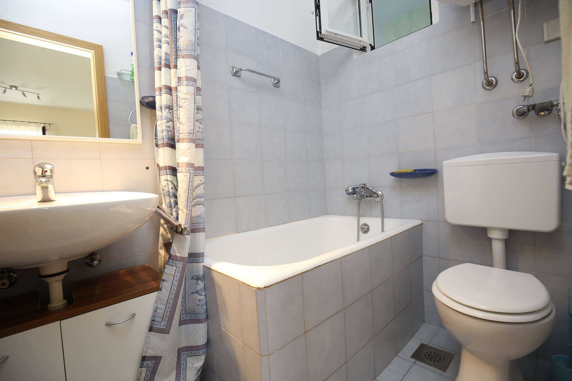 Two bedroom apartment with terrace and sea view Mali Iž, Iž  A-a