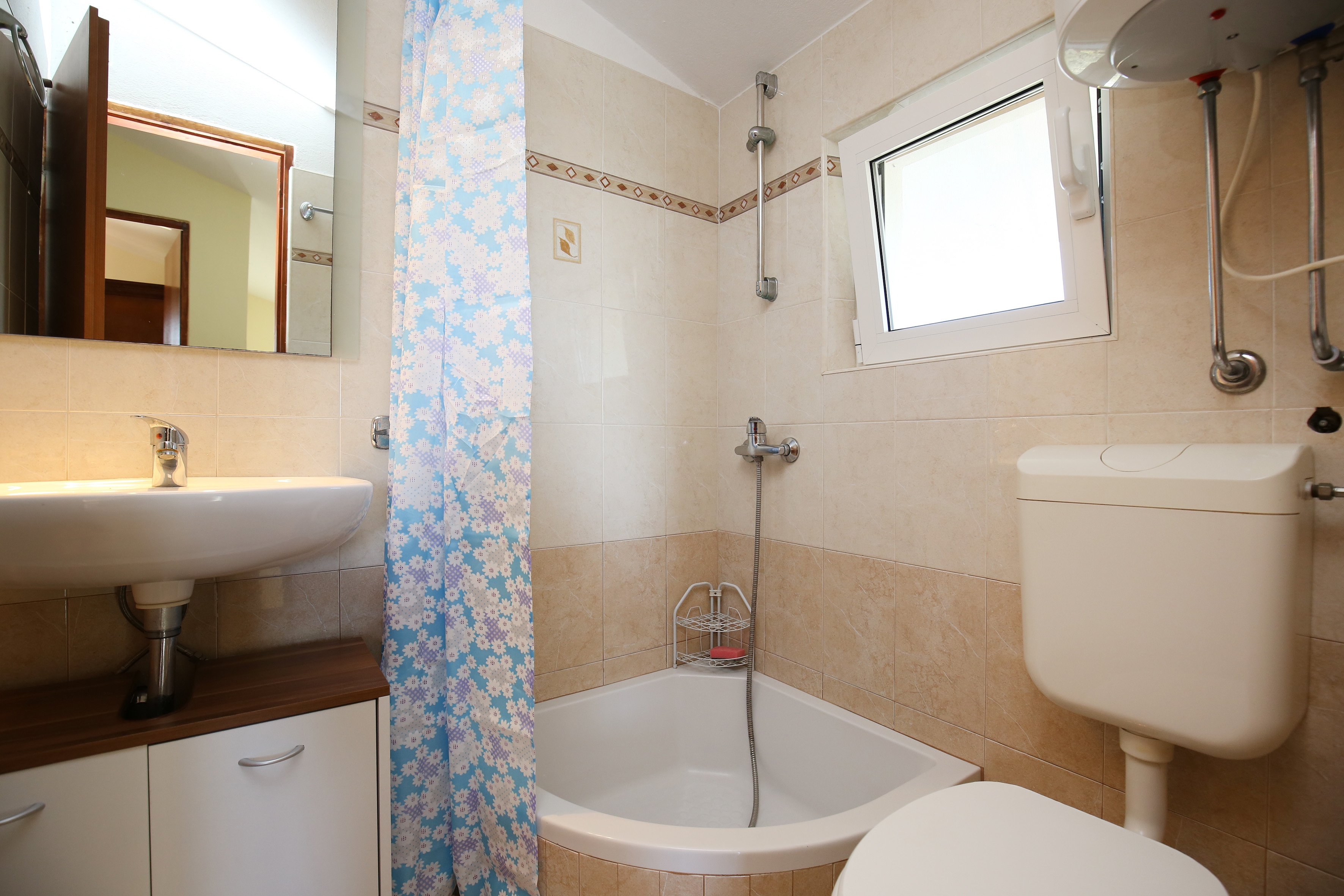Two bedroom apartment with terrace and sea view Mali Iž, Iž  A-a