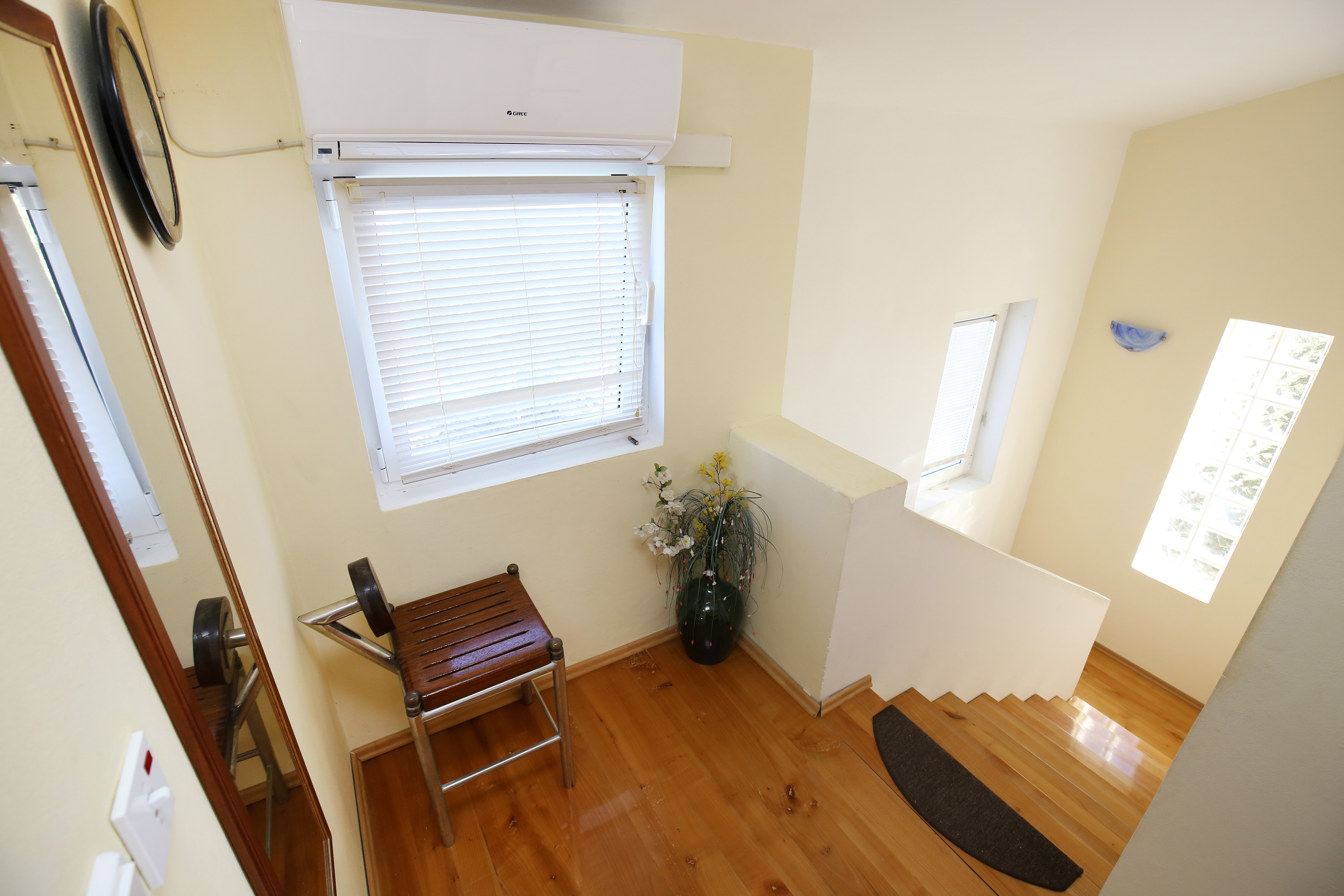 Two bedroom apartment with terrace and sea view Mali Iž, Iž  A-a