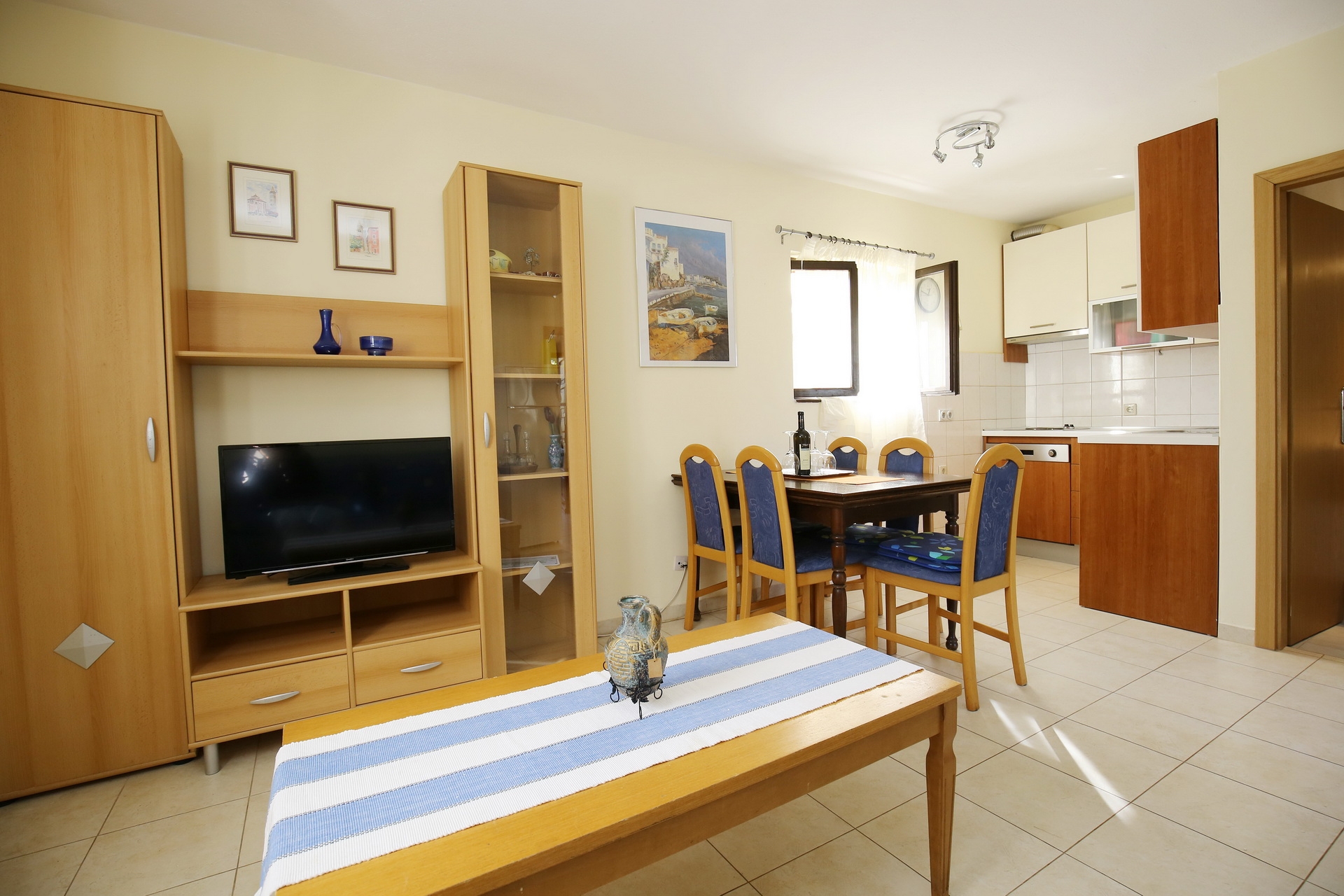 Two bedroom apartment with terrace and sea view Mali Iž, Iž  A-a