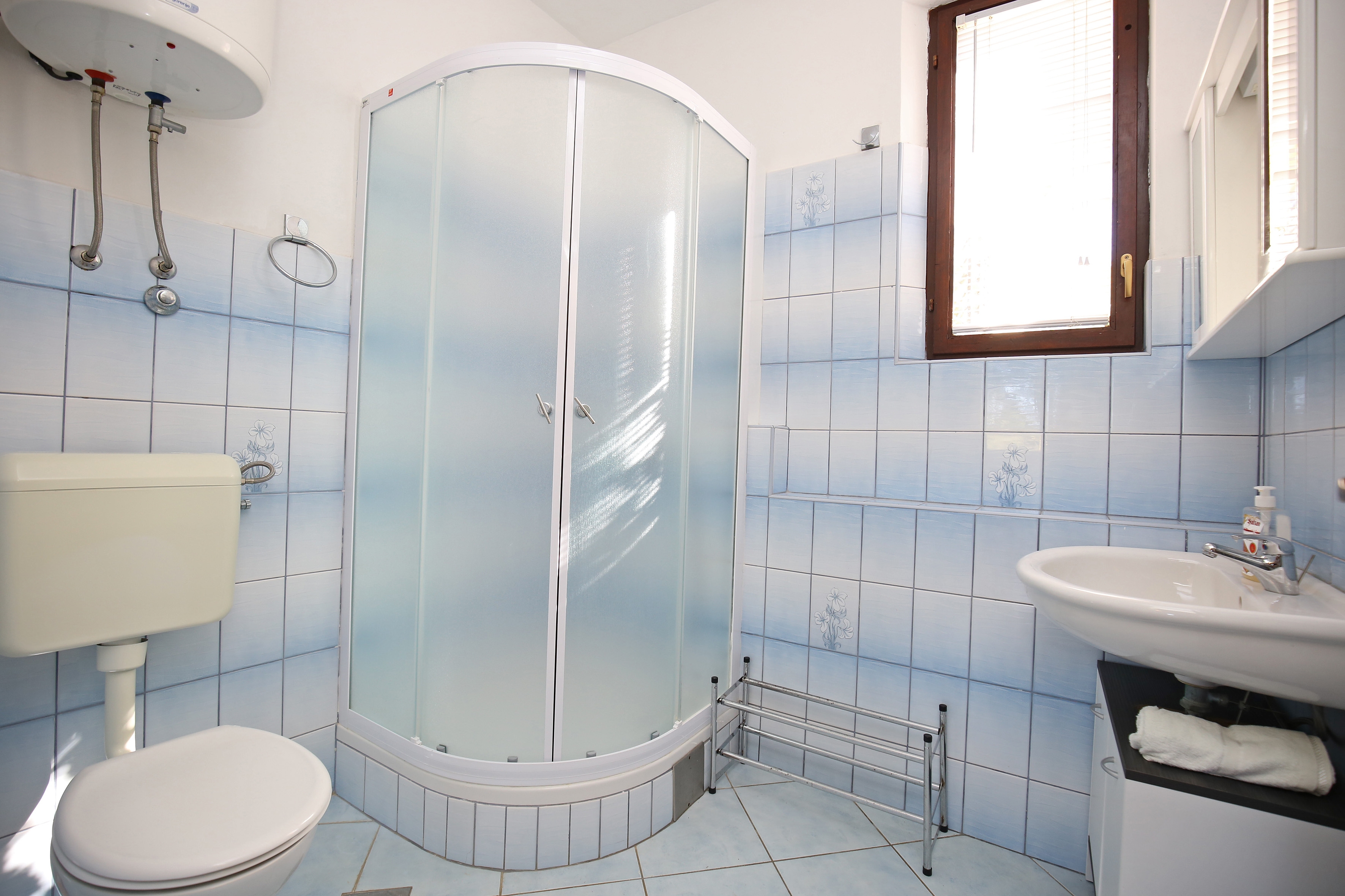 Two bedroom apartment with terrace Mali Iž, Iž  A-b