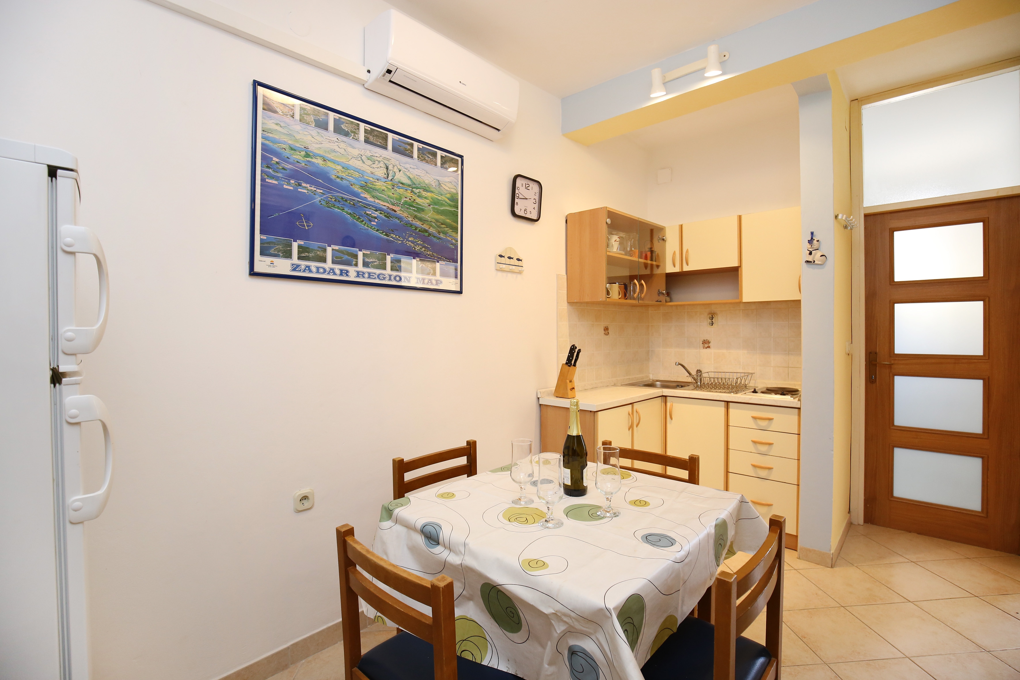Two bedroom apartment with terrace Mali Iž, Iž  A-b