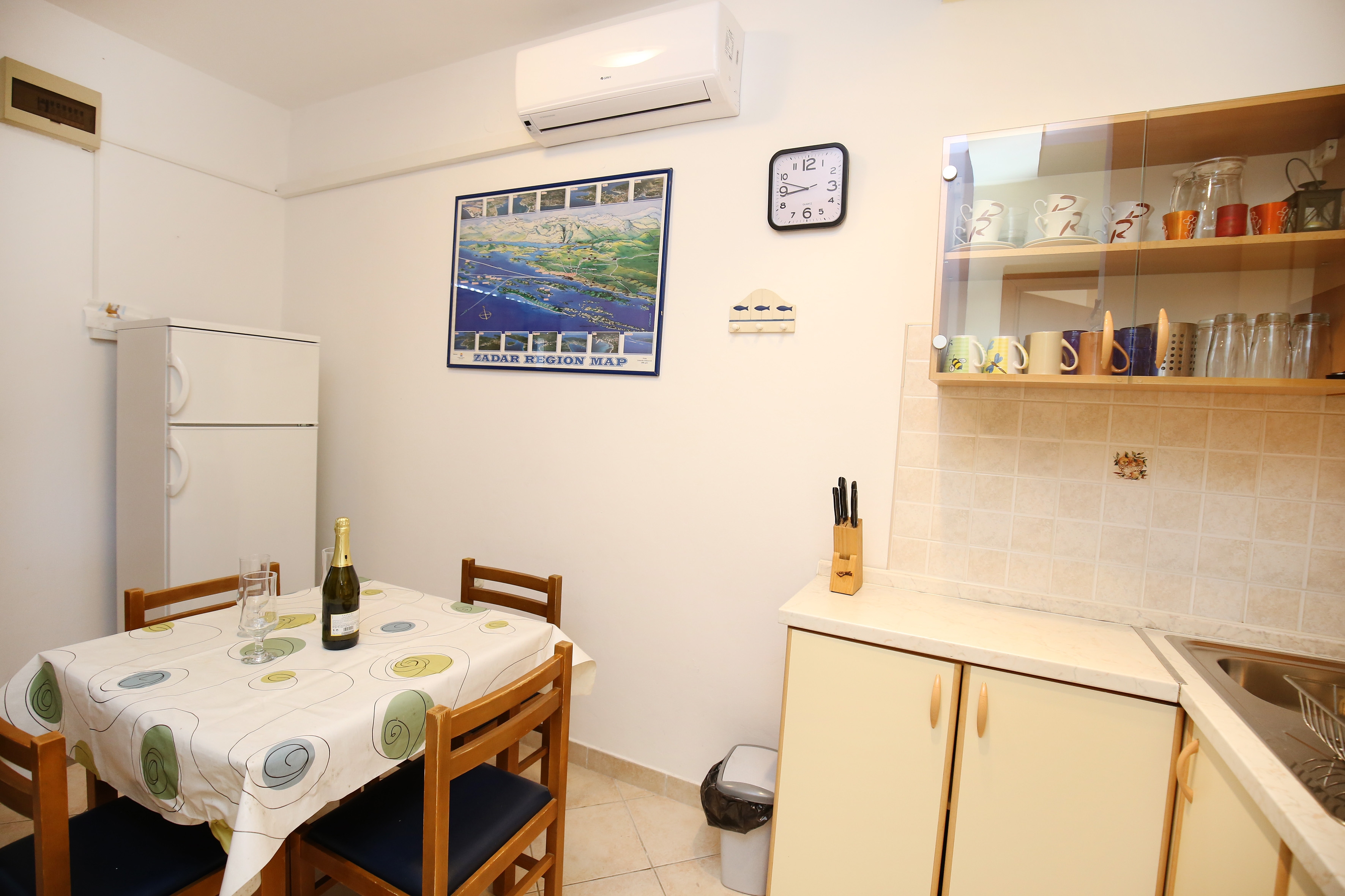 Two bedroom apartment with terrace Mali Iž, Iž  A-b