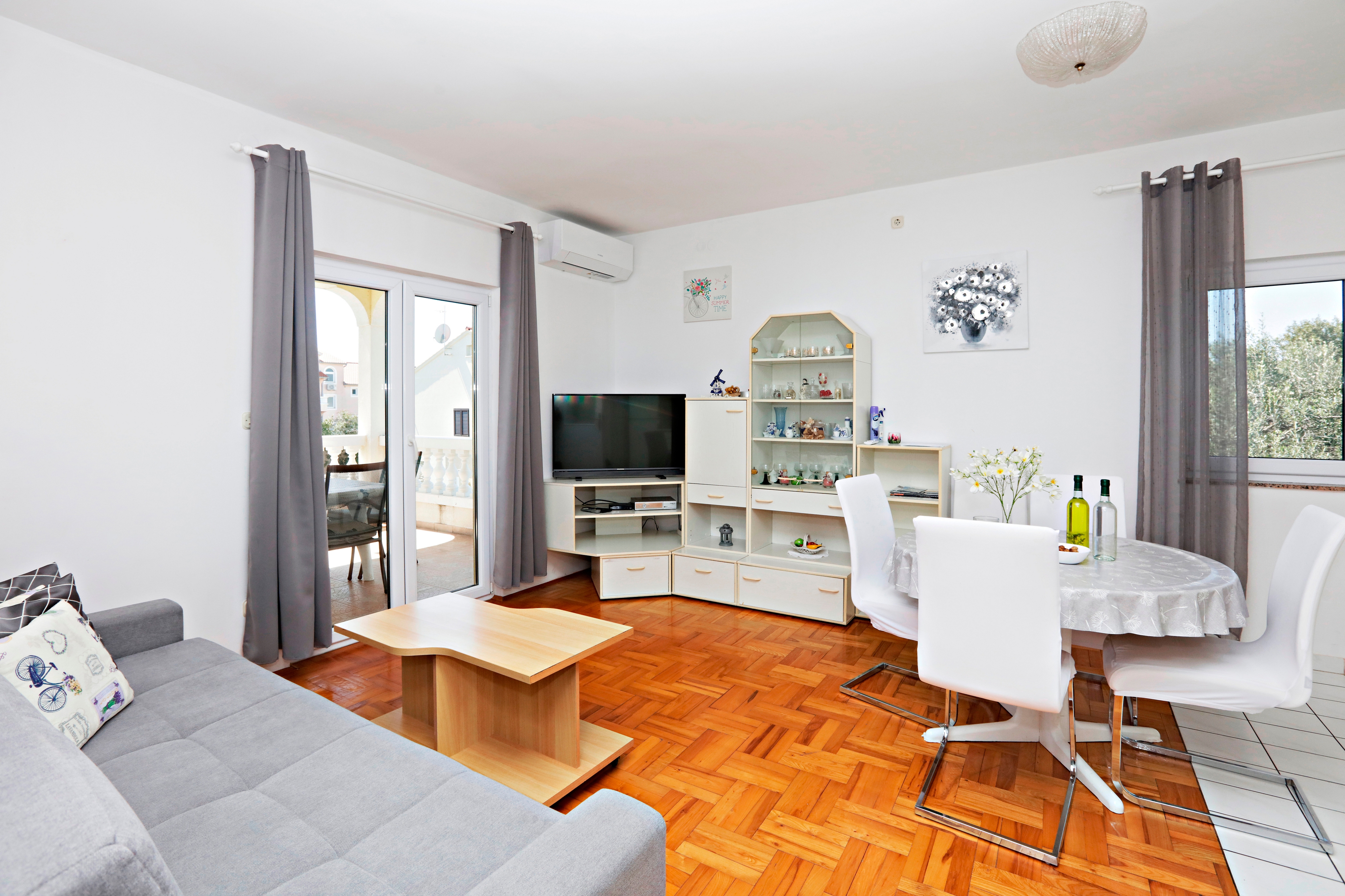 Three bedroom apartment with terrace Vodice (A-16543-a) Three bedroom apartment with terrace Vodice (A-16543-a)