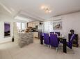 Dining room Kaštel Stari, Dining room in the apartment, air condition available and WiFi.