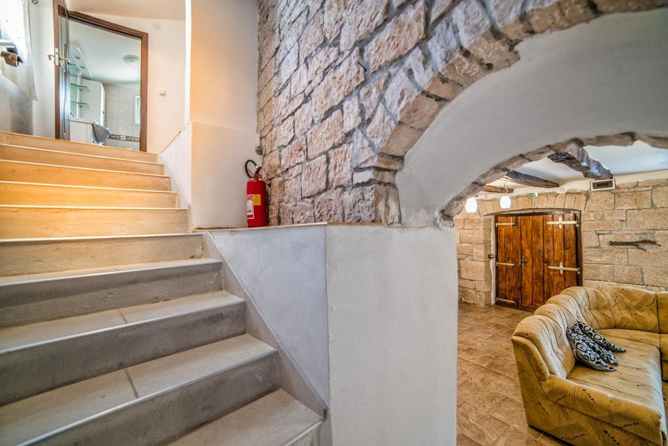Three bedroom house with terrace Frankovići, Central Istria - Središnja Istra  K