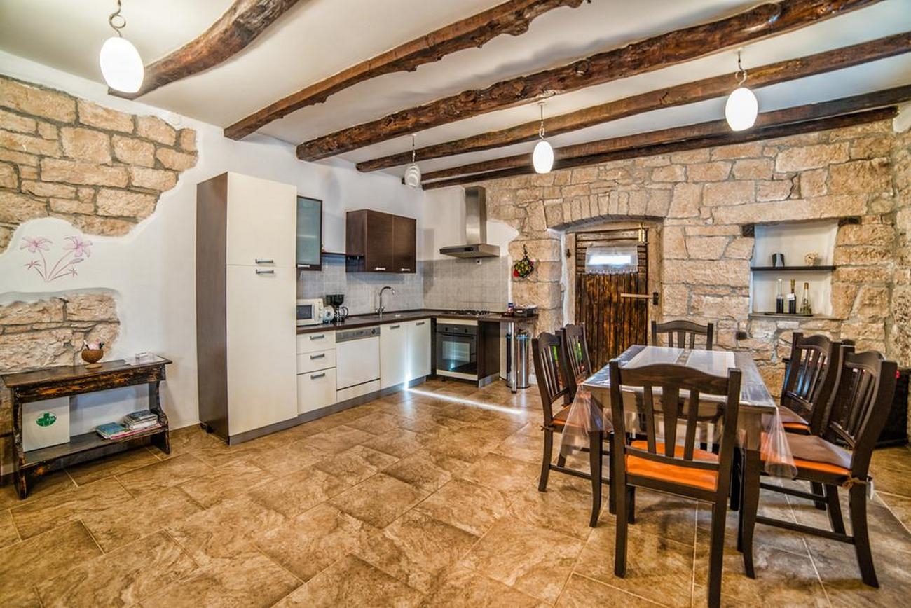 Three bedroom house with terrace Frankovići, Central Istria - Središnja Istra  K