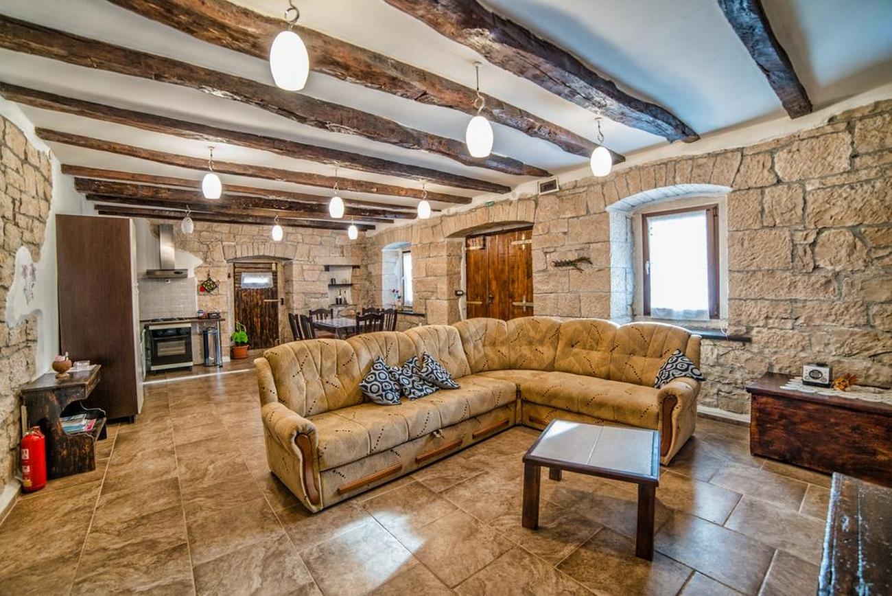 Three bedroom house with terrace Frankovići, Central Istria - Središnja Istra (K-16569) Three bedroom house with terrace Frankovići, Central Istria - Središnja Istra (K-16569)