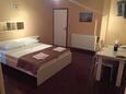 Biograd na Moru, Ložnice v ubytování typu studio-apartment, s klimatizací a WiFi.