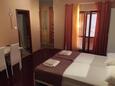 Biograd na Moru, Ložnice v ubytování typu studio-apartment, s klimatizací a WiFi.