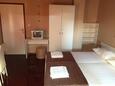Biograd na Moru, Ložnice v ubytování typu studio-apartment, s klimatizací a WiFi.
