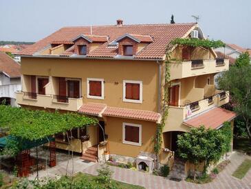 Biograd na Moru, Biograd, Objekt 16576 - Ubytování s oblázkovou pláží.