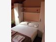 Biograd na Moru, Ložnice v ubytování typu room, s klimatizací a WiFi.