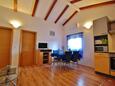 Rovinjsko Selo, Jídelna v ubytování typu apartment, s klimatizací a WiFi.