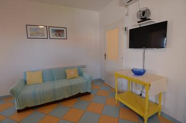 Tkon, Sala de estar in the apartment, air condition available y WiFi.