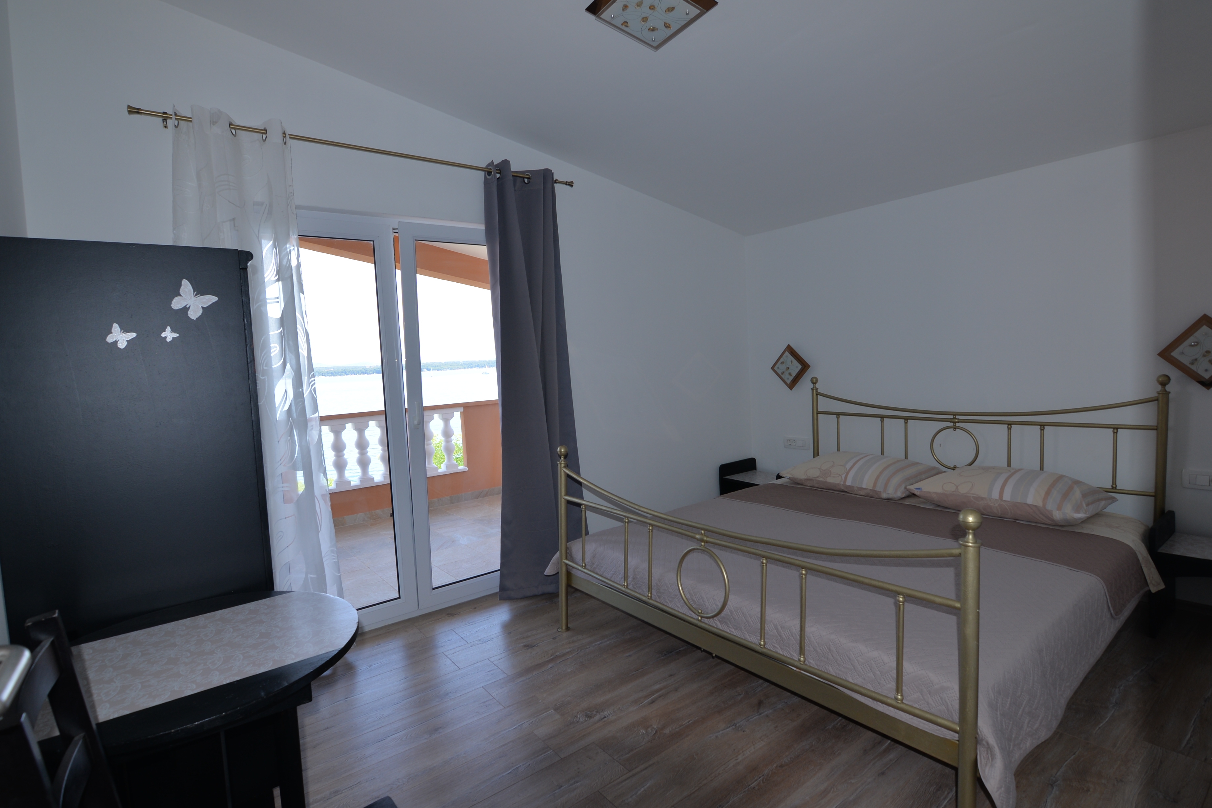 Two bedroom apartment near beach Tkon, Pašman (A-16589-b) Two bedroom apartment near beach Tkon, Pašman (A-16589-b)