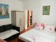 Ložnice 1 Podgora, Ložnice 1 v ubytování typu apartment, s klimatizací a WiFi.