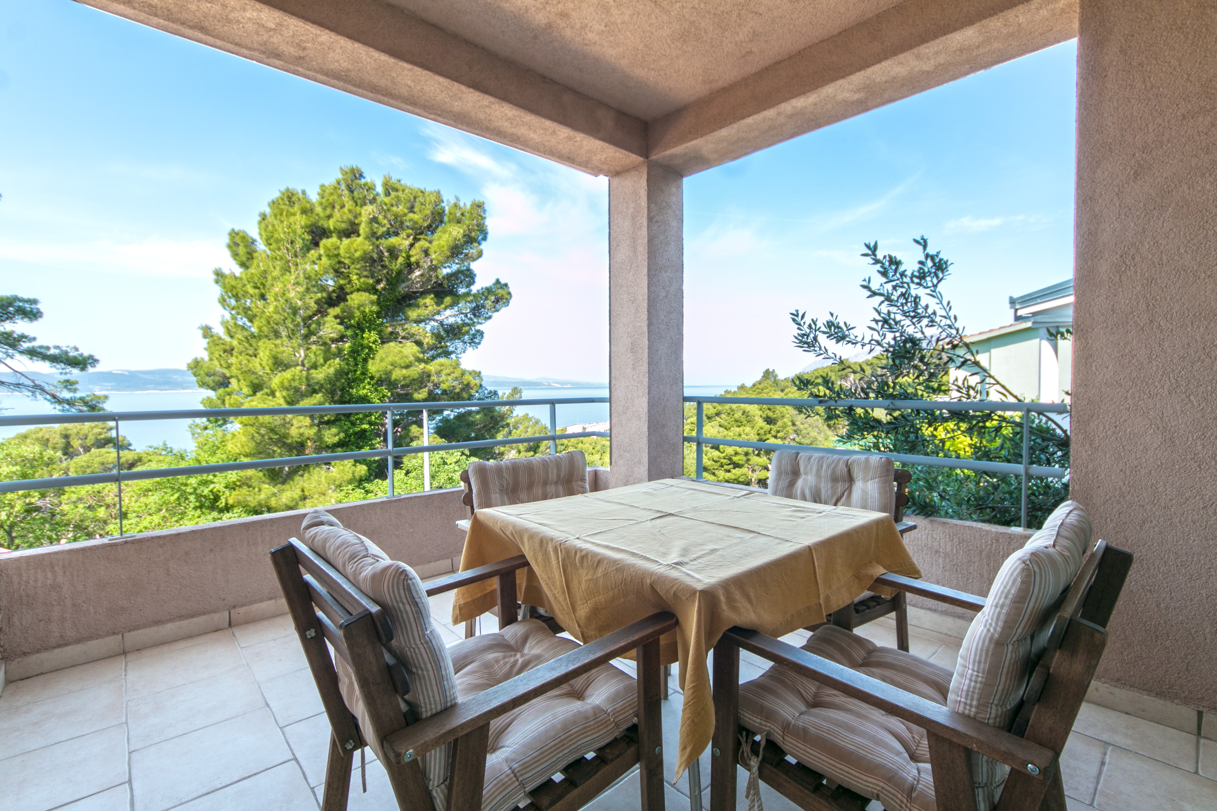 One bedroom apartment with terrace and sea view Brela, Makarska (A-16596-b) One bedroom apartment with terrace and sea view Brela, Makarska (A-16596-b)