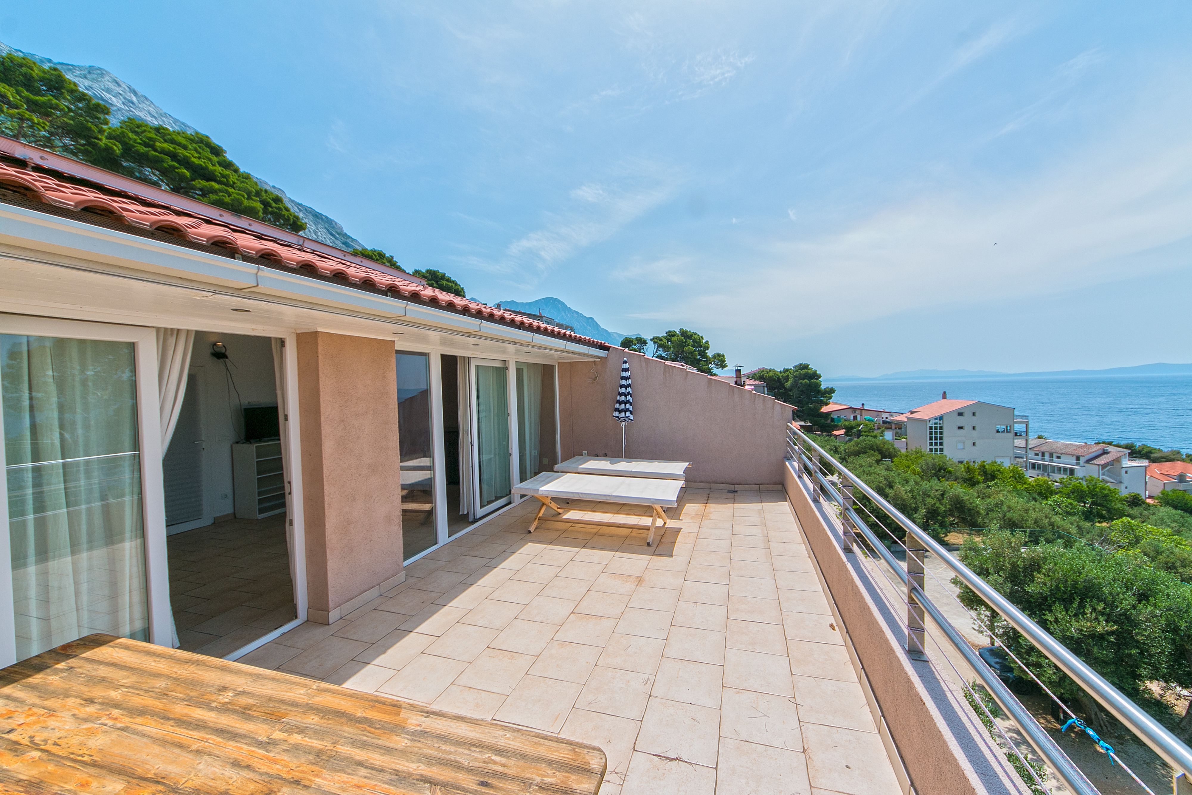 One bedroom apartment with terrace and sea view Brela (Makarska) (A-16596-d) One bedroom apartment with terrace and sea view Brela (Makarska) (A-16596-d)