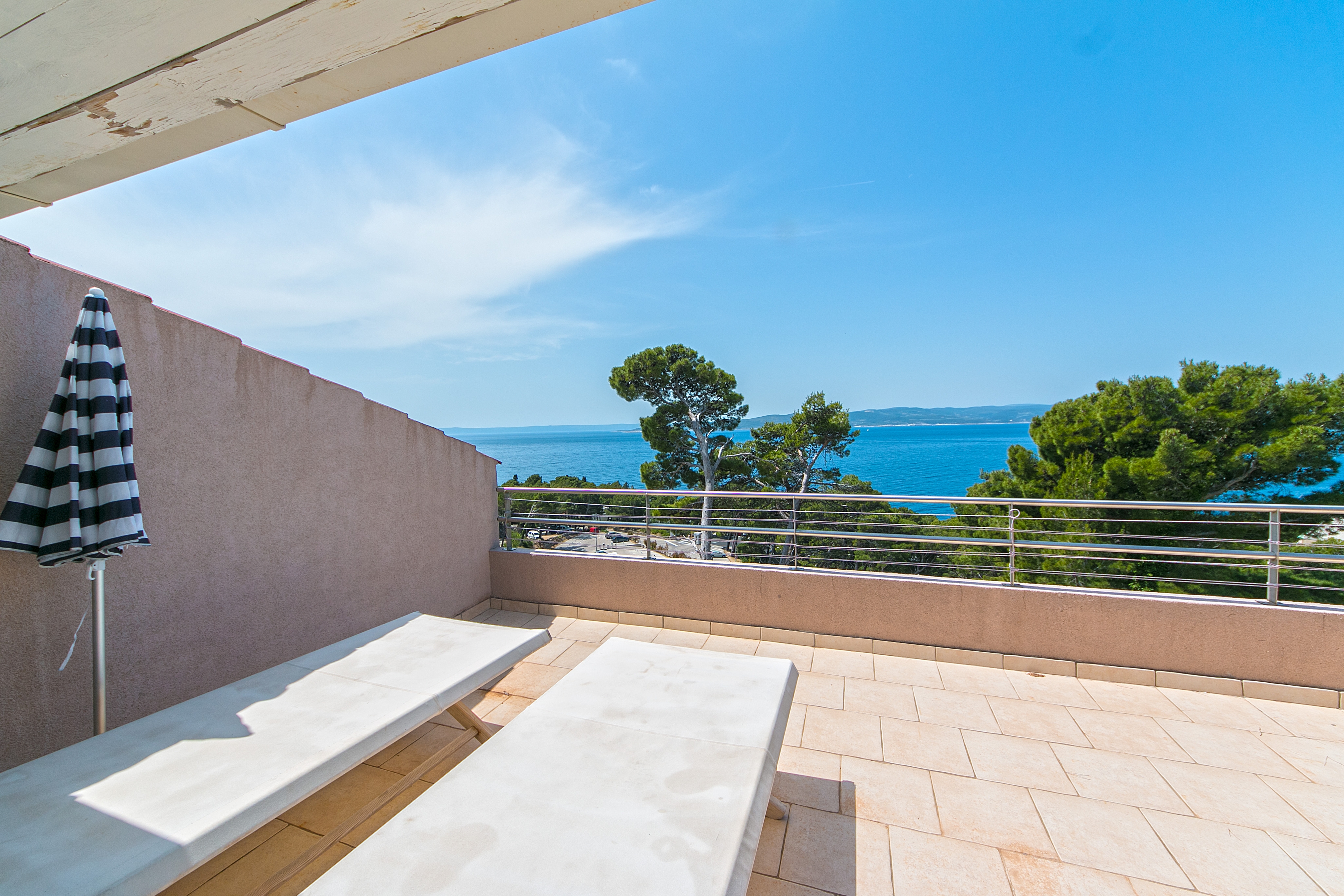 One bedroom apartment with terrace and sea view Brela, Makarska  A-d