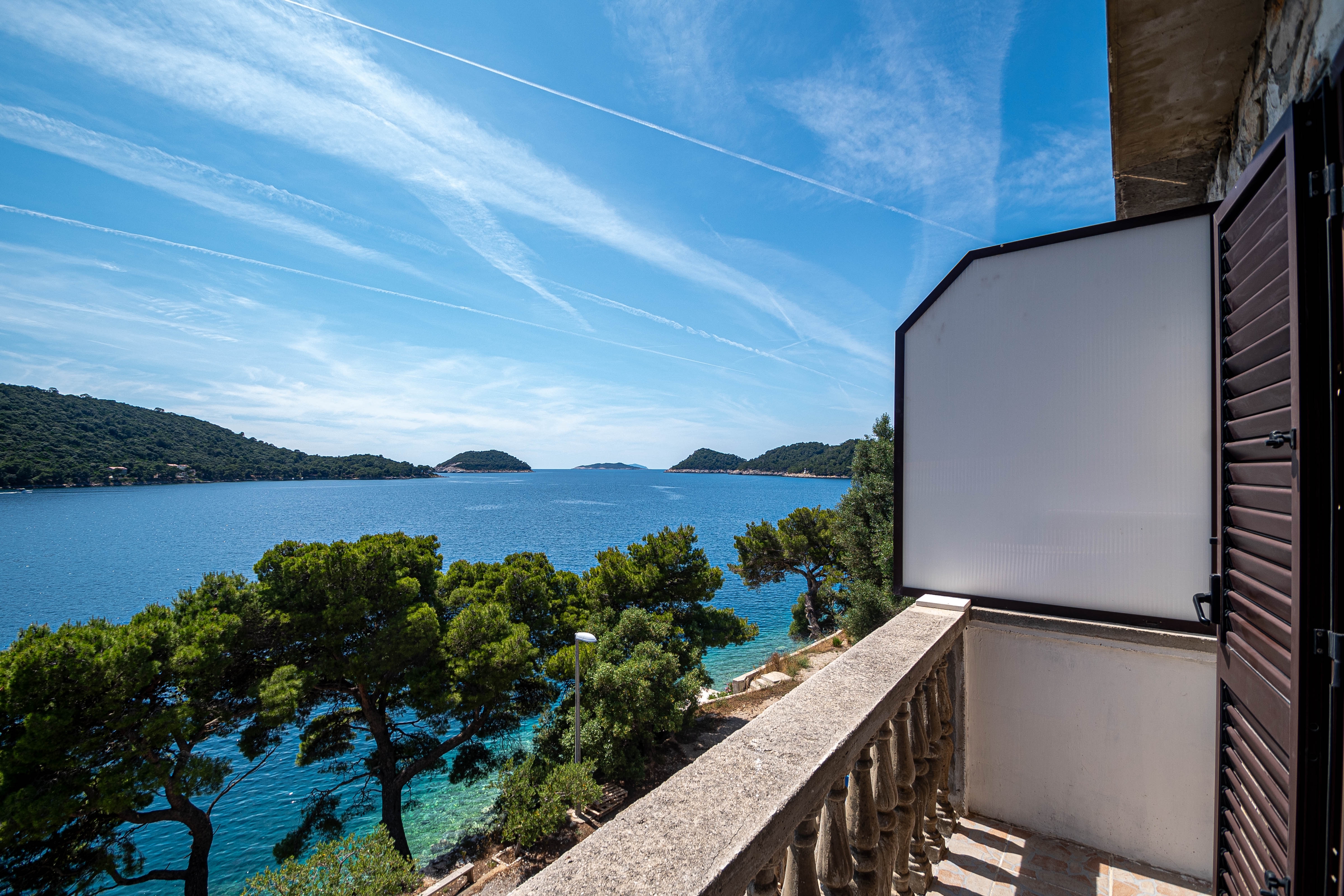 One bedroom apartment near beach Ubli, Lastovo  A-a