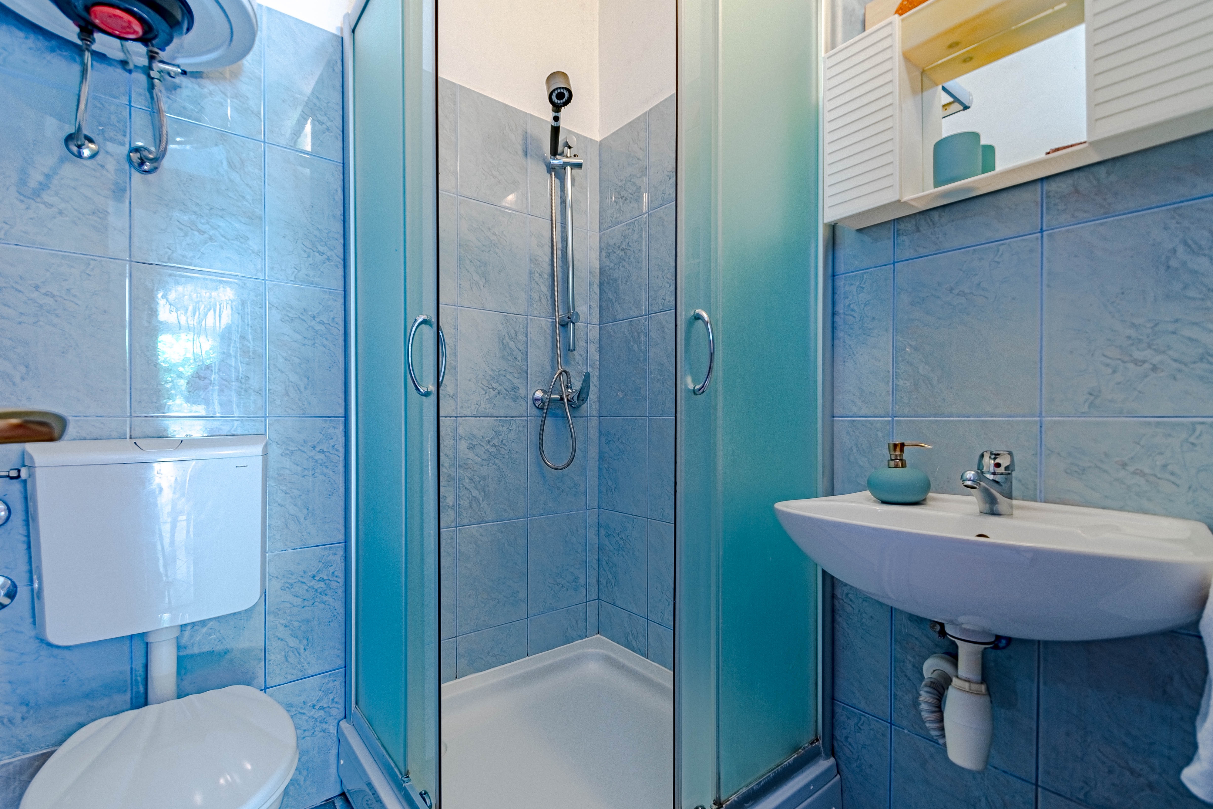 One bedroom apartment near beach Ubli, Lastovo  A-a