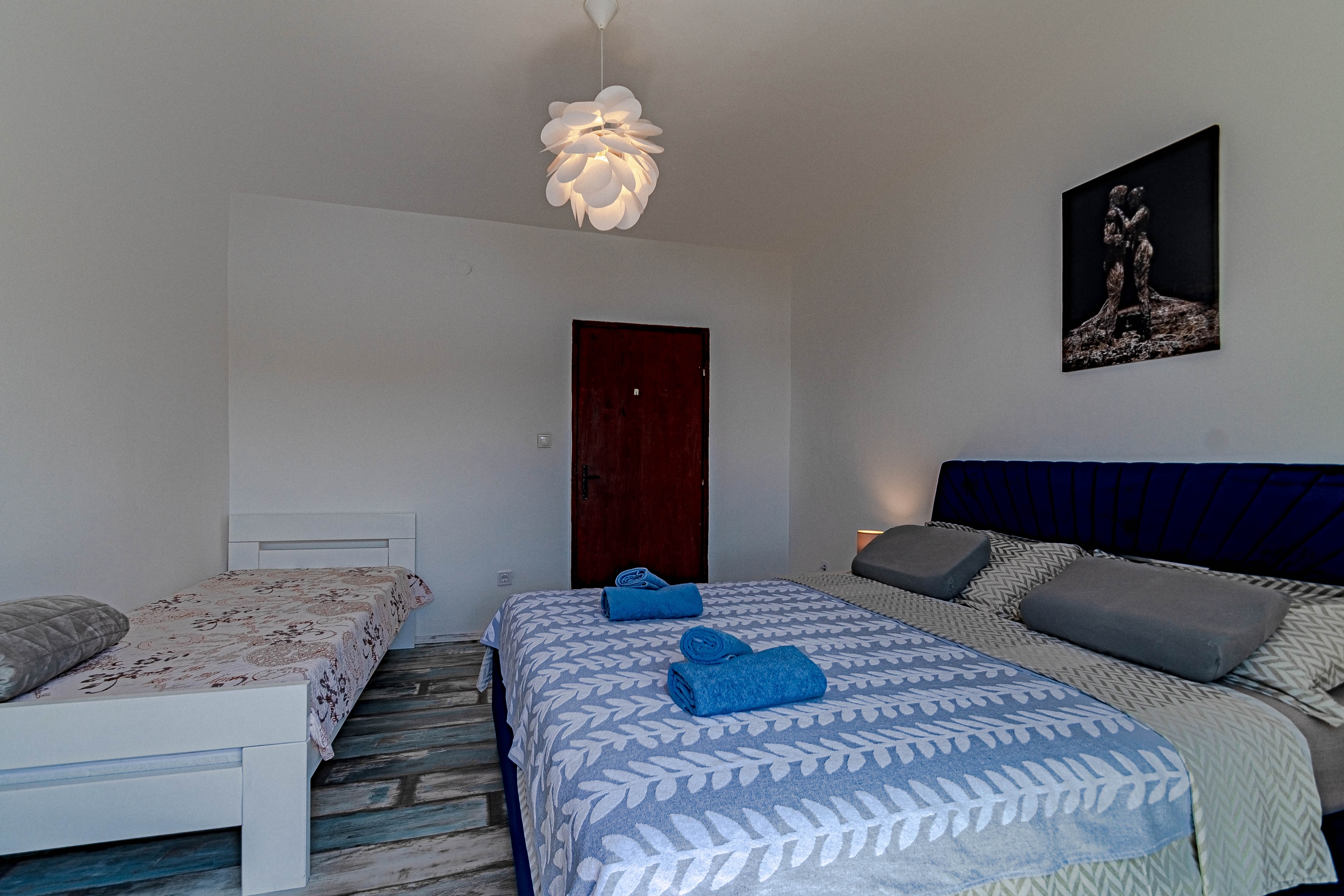 One bedroom apartment near beach Ubli, Lastovo  A-a