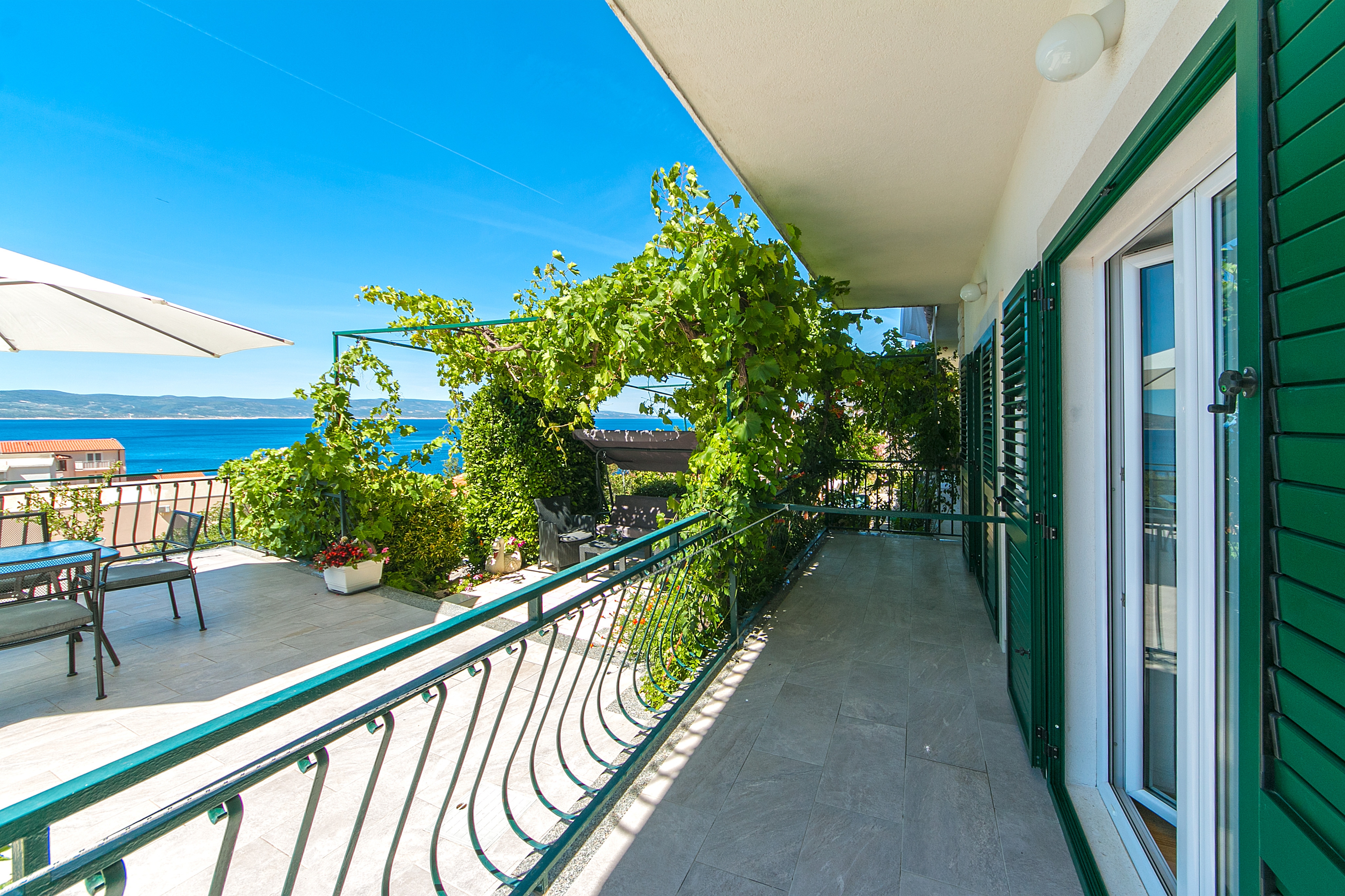 Two bedroom apartment with terrace and sea view Brela, Makarska  A-a