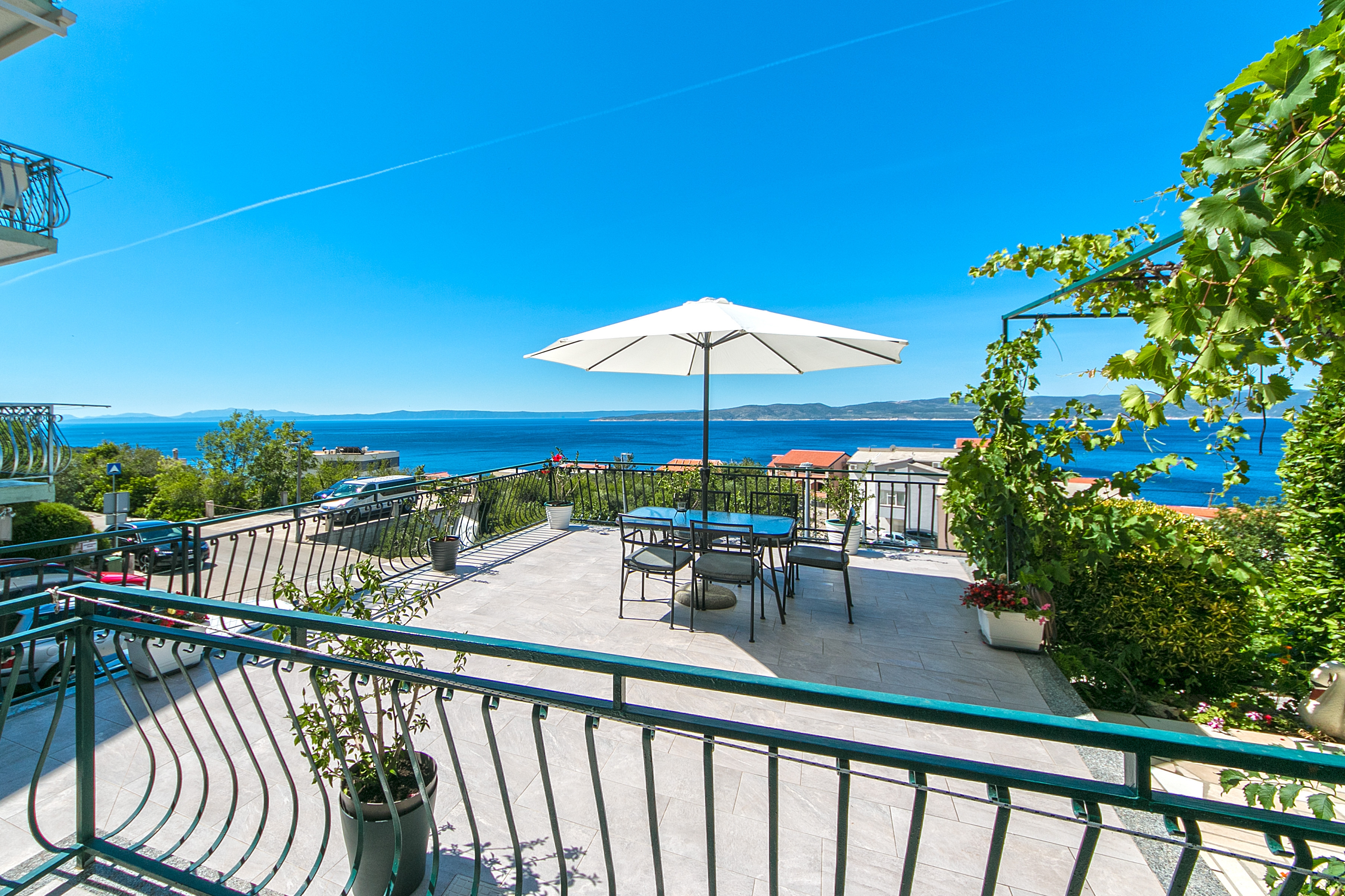 Two bedroom apartment with terrace and sea view Brela, Makarska  A-a