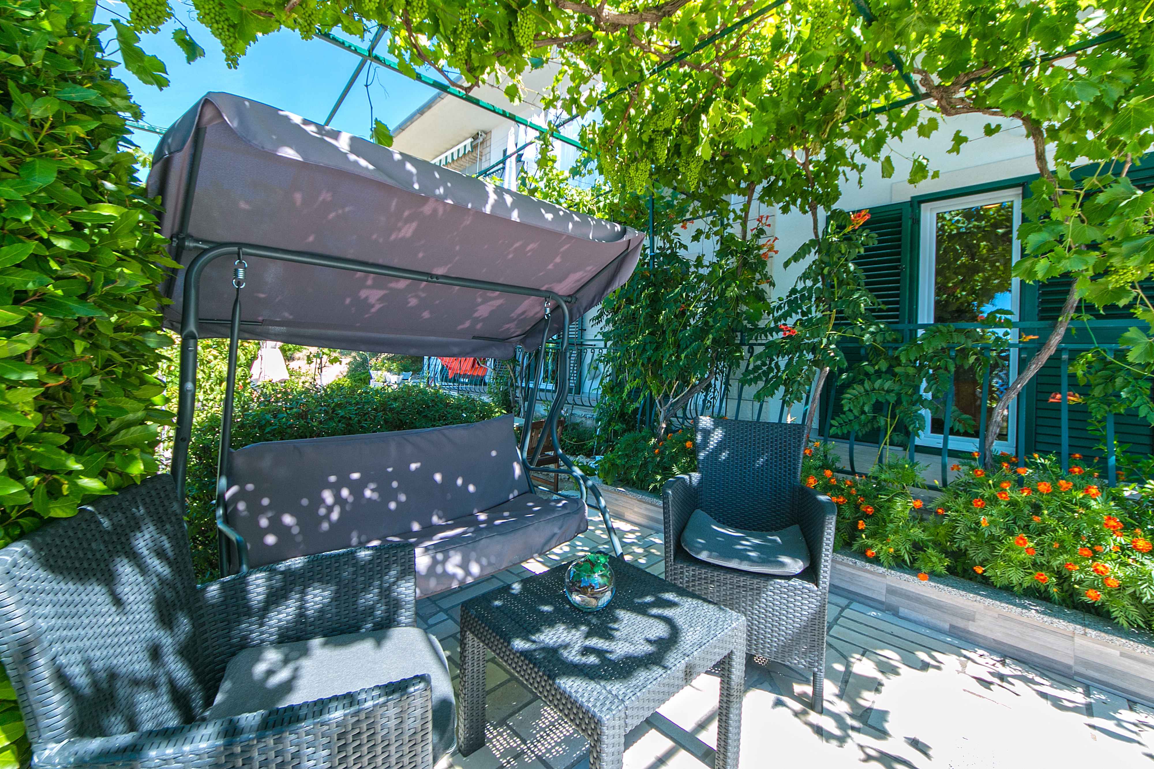 Two bedroom apartment with terrace and sea view Brela, Makarska  A-a