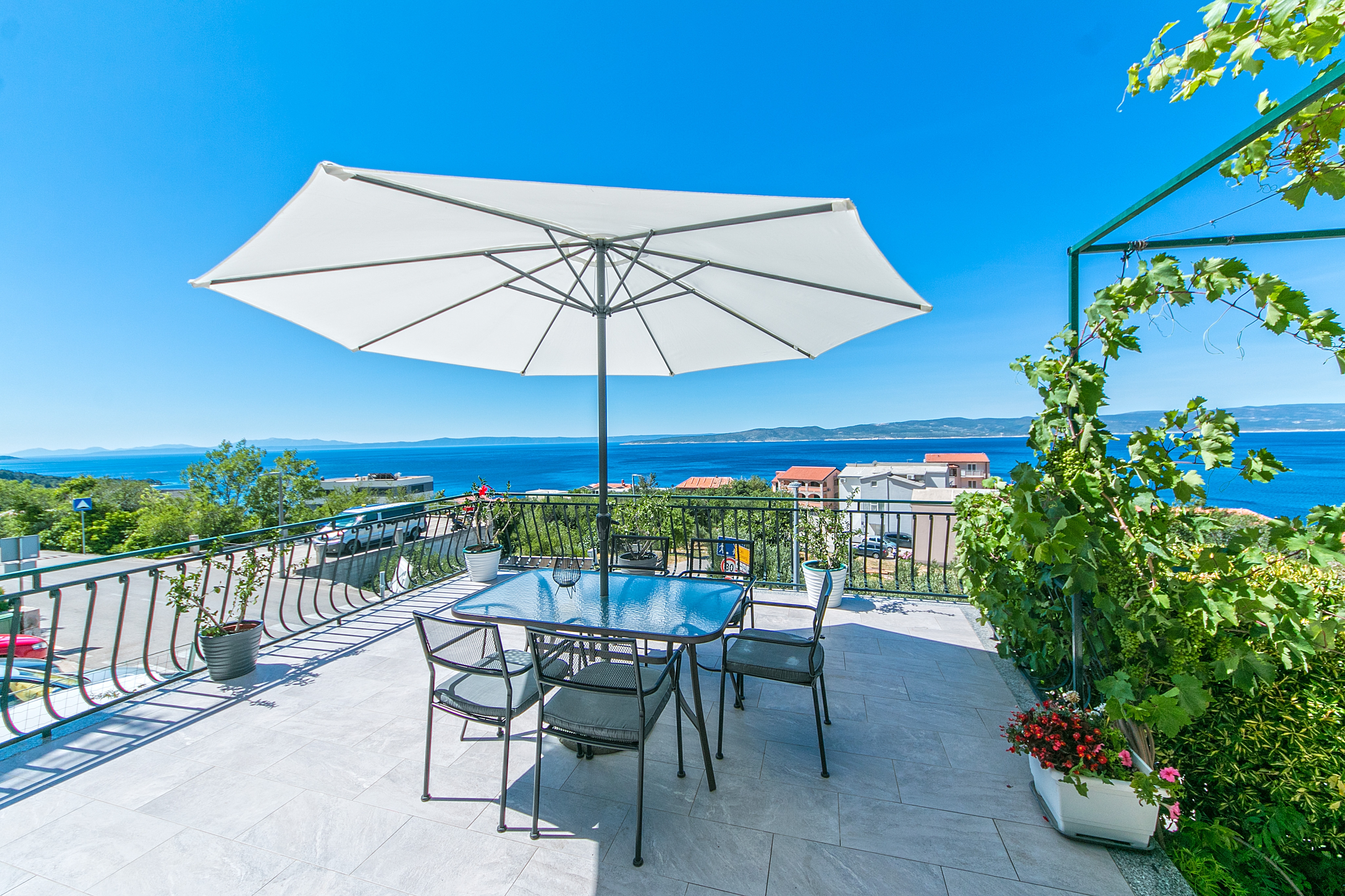 Two bedroom apartment with terrace and sea view Brela, Makarska  A-a