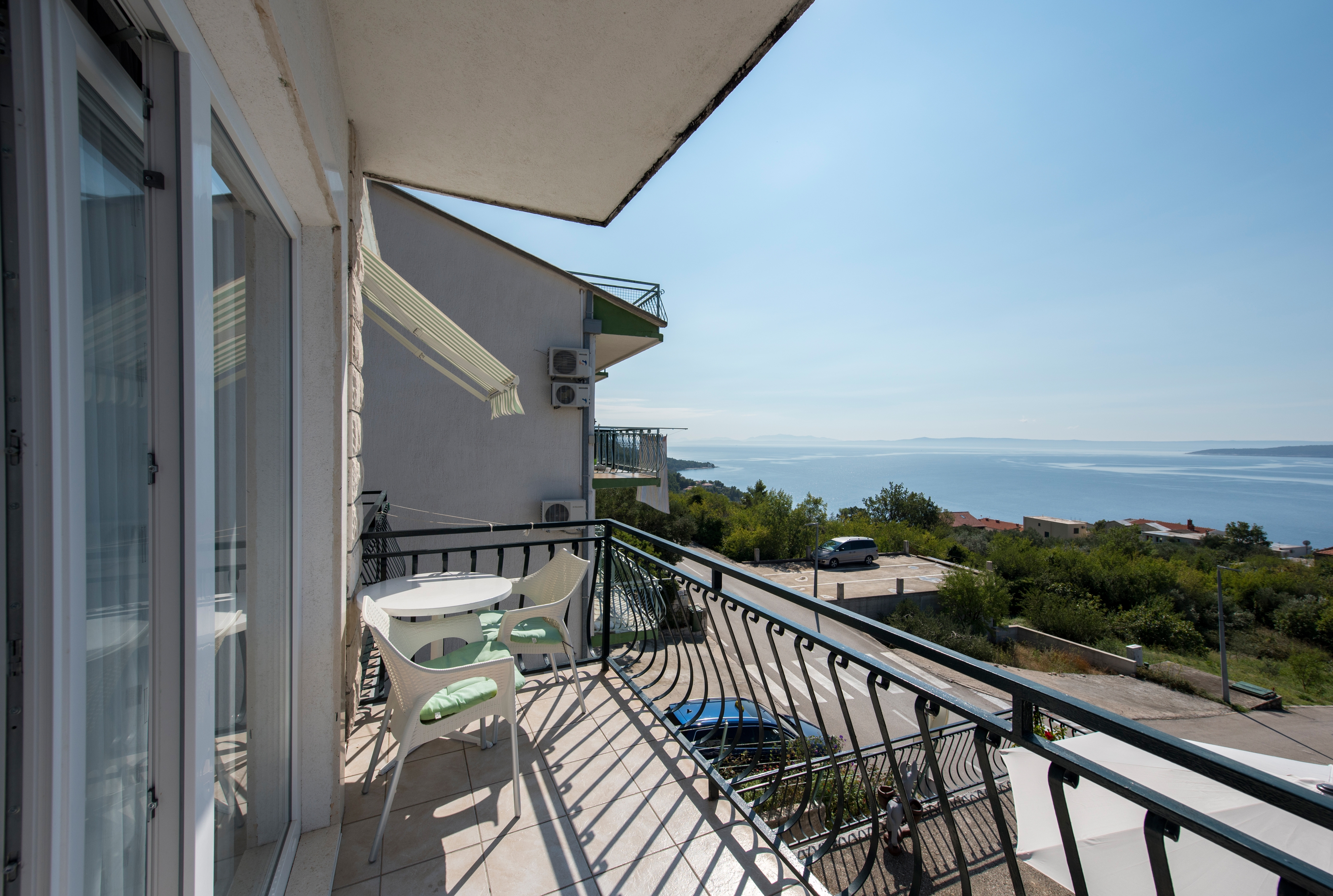Two bedroom apartment with balcony and sea view Brela, Makarska  A-b