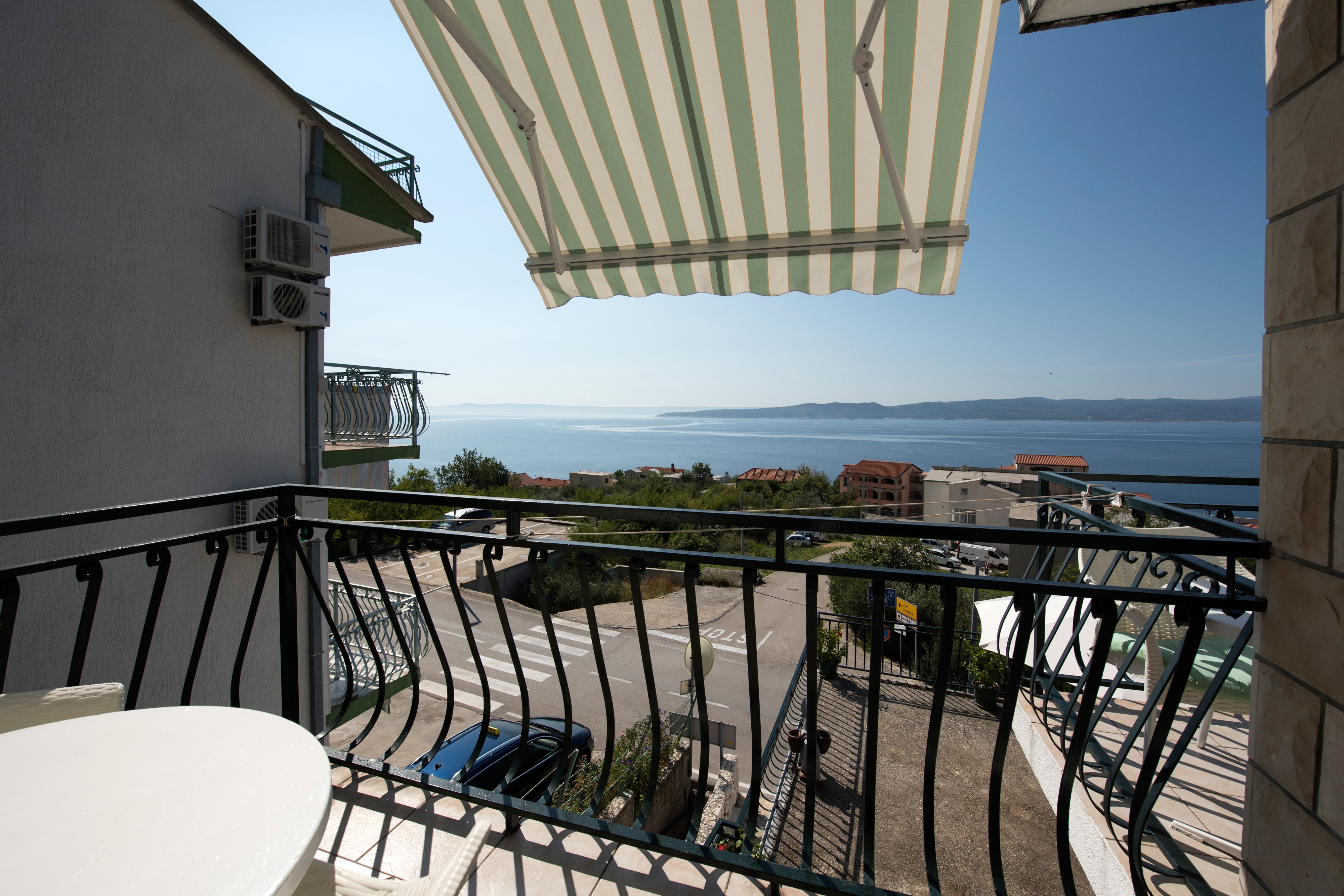 Two bedroom apartment with balcony and sea view Brela, Makarska  A-b