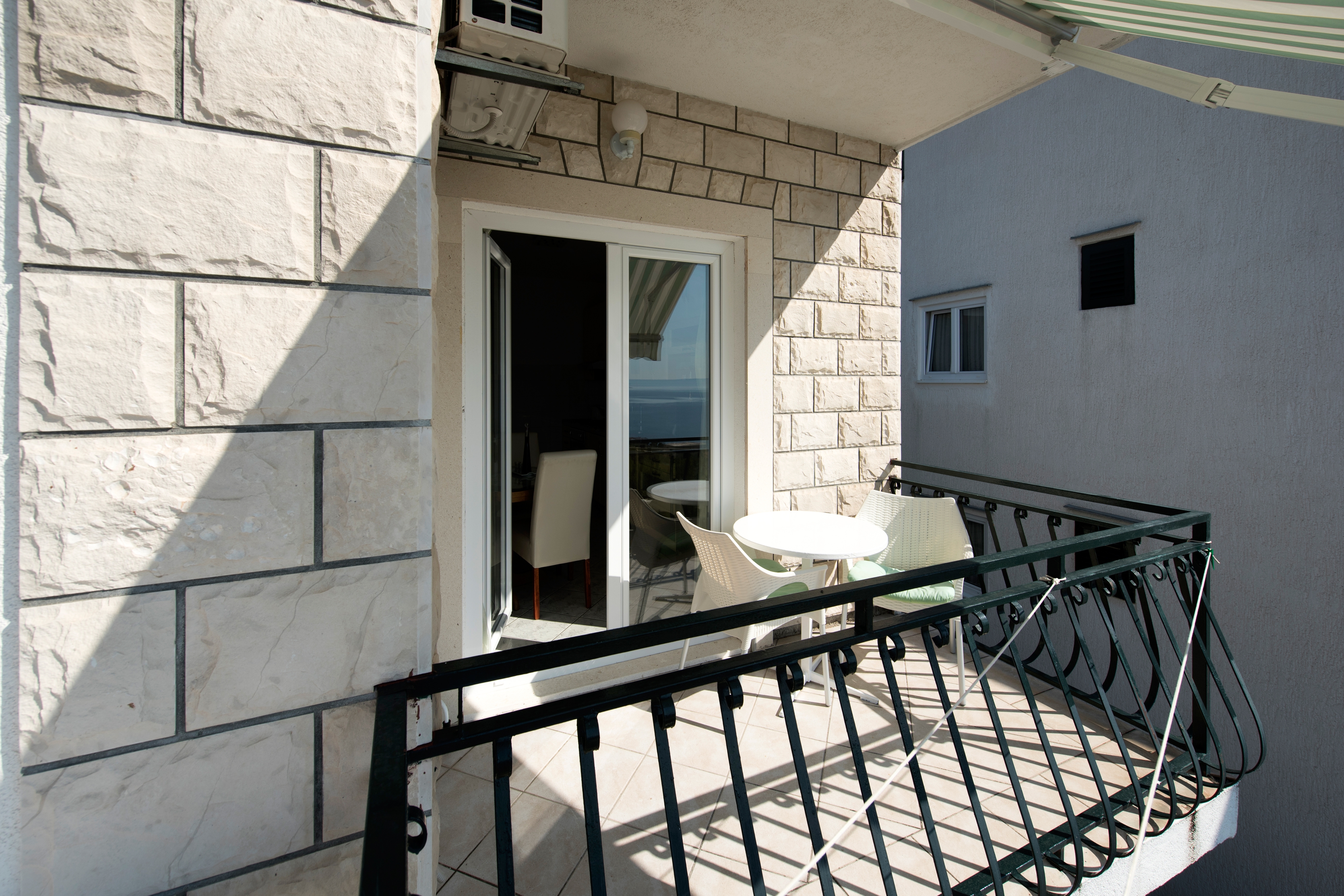 Two bedroom apartment with balcony and sea view Brela, Makarska  A-b