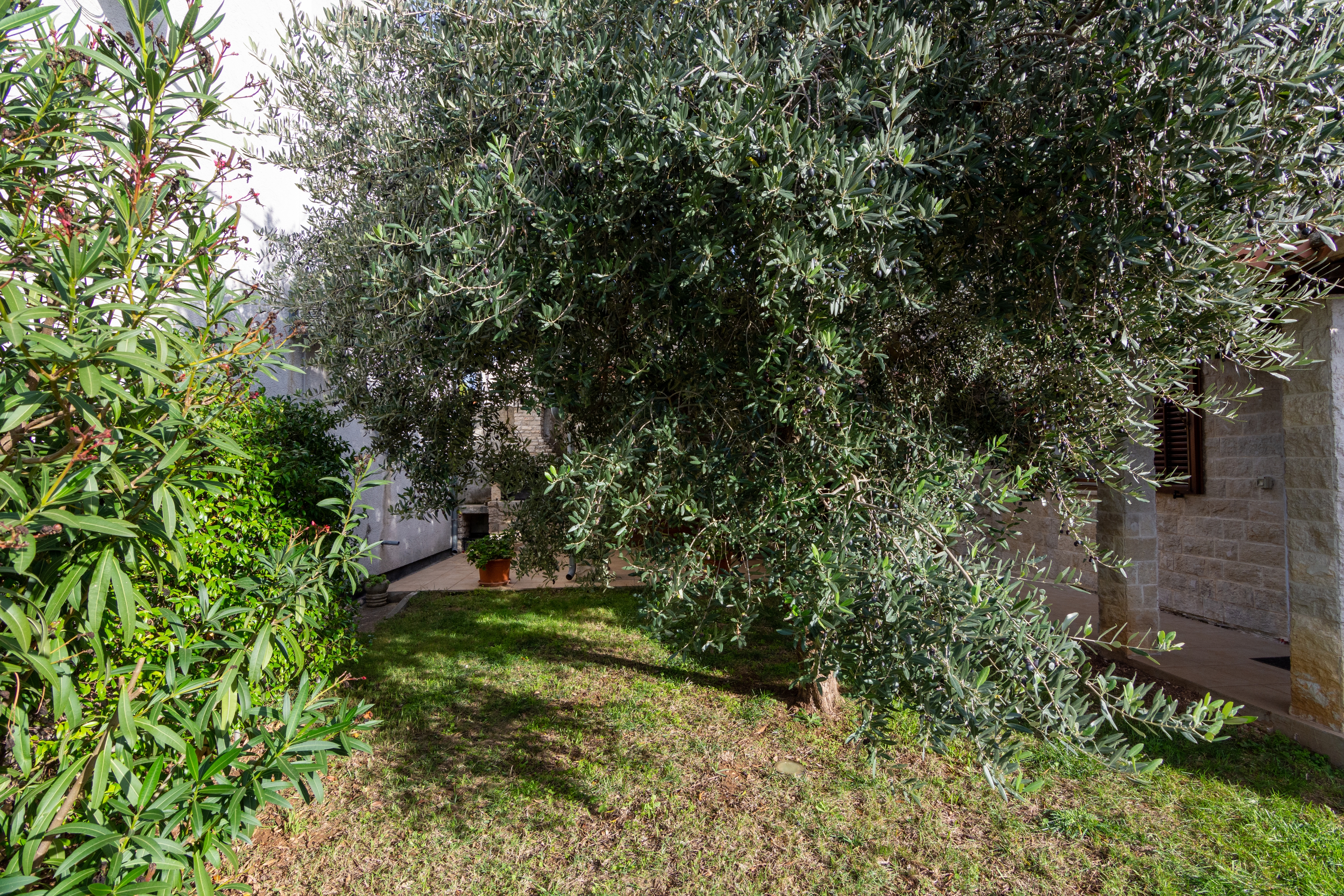 Two bedroom house with terrace Valtura, Pula  K