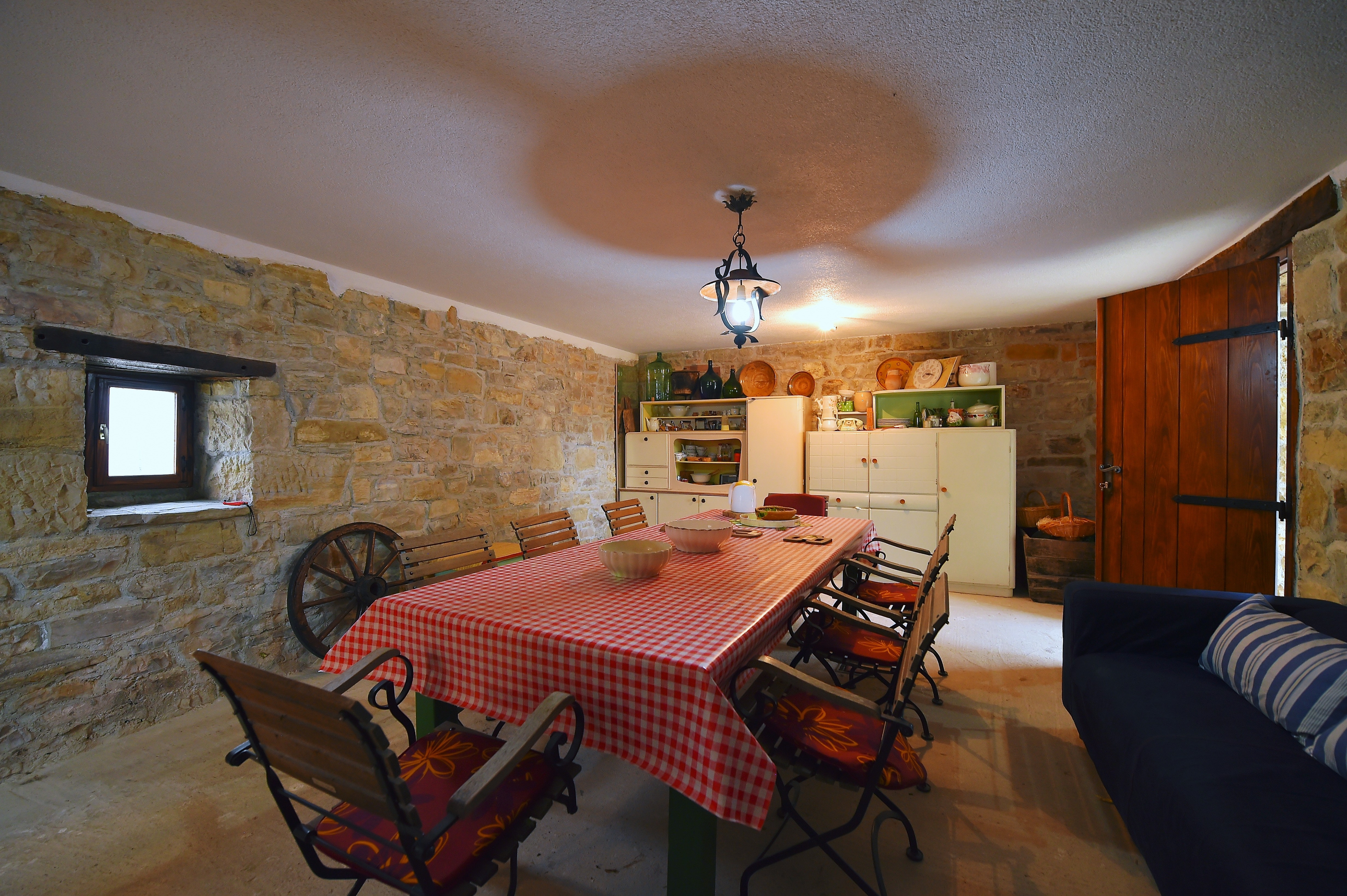 Three bedroom house with balcony Paz, Central Istria - Središnja Istra  K