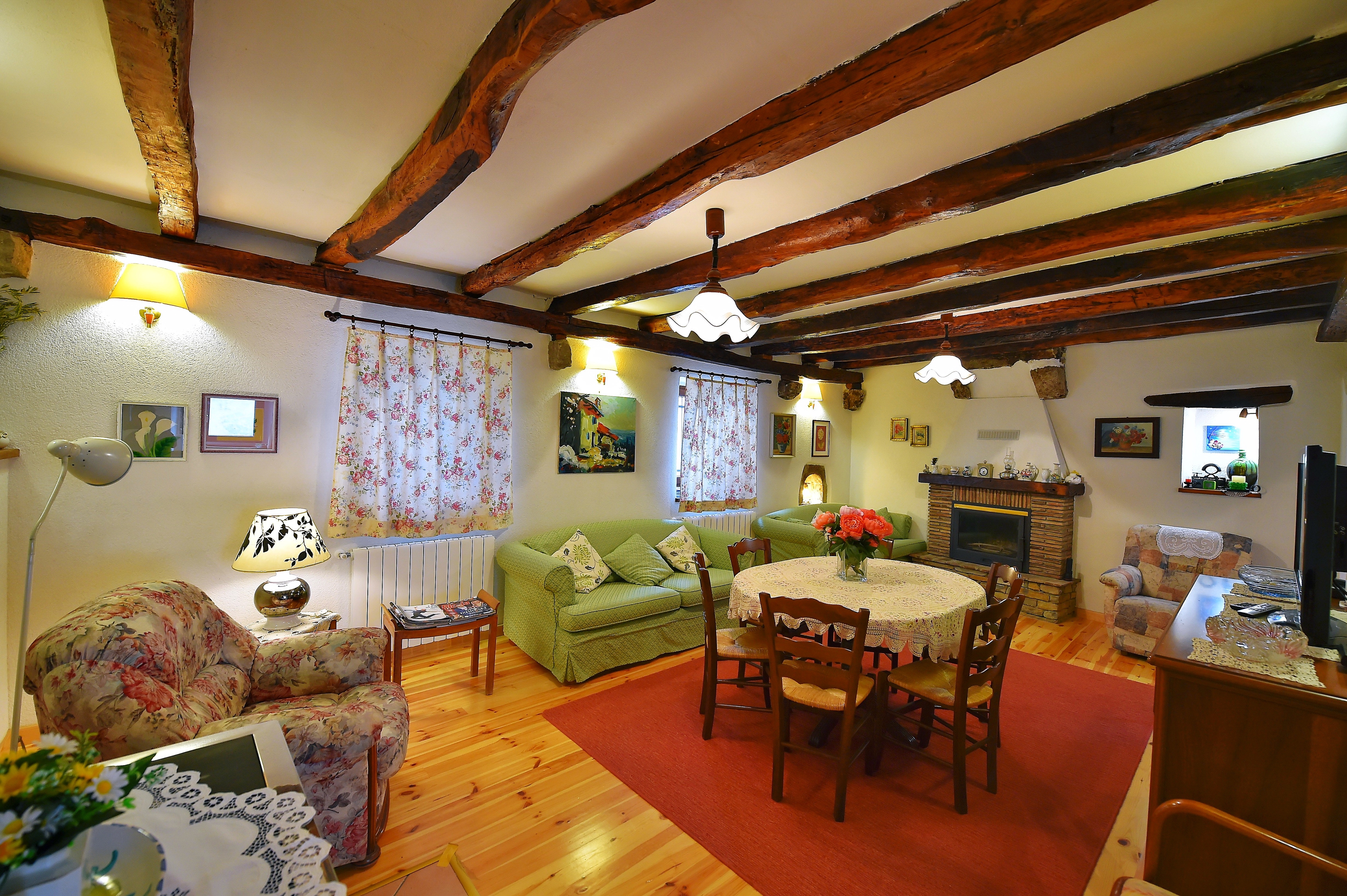 Three bedroom house with balcony Paz, Central Istria - Središnja Istra  K