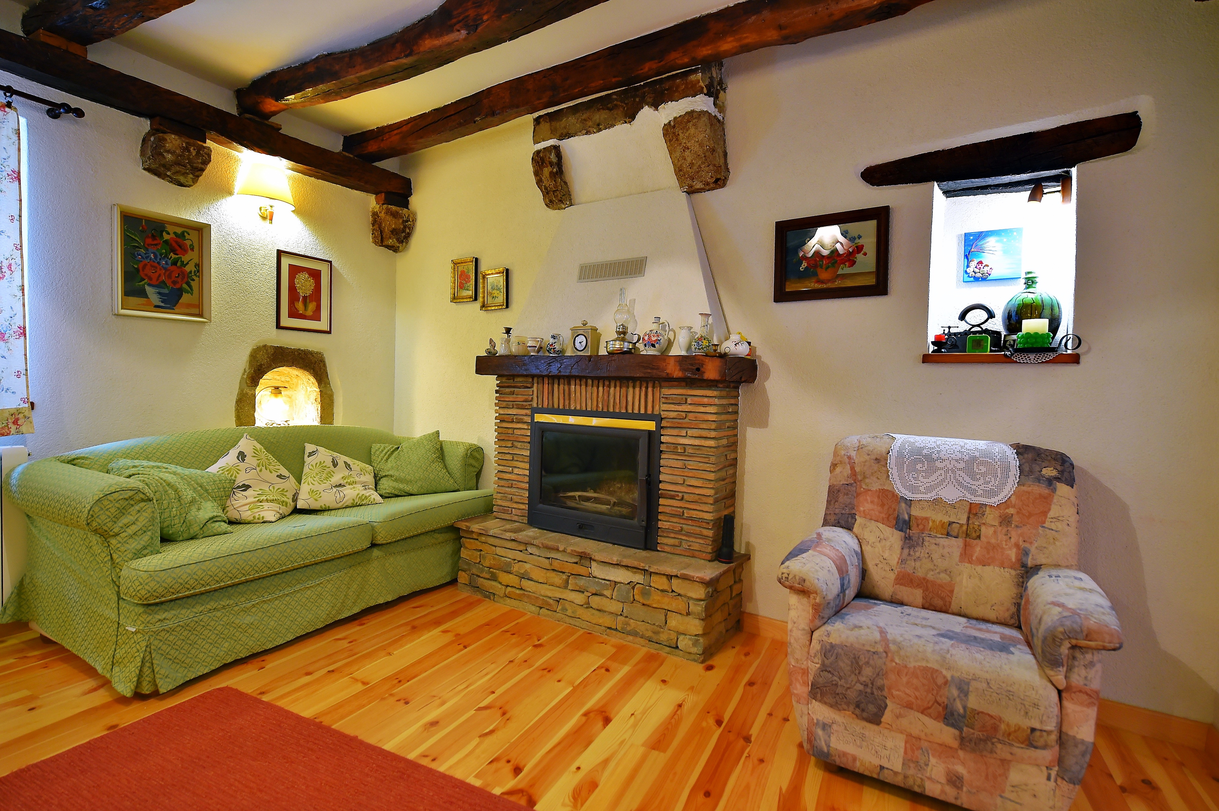 Three bedroom house with balcony Paz, Central Istria - Središnja Istra  K