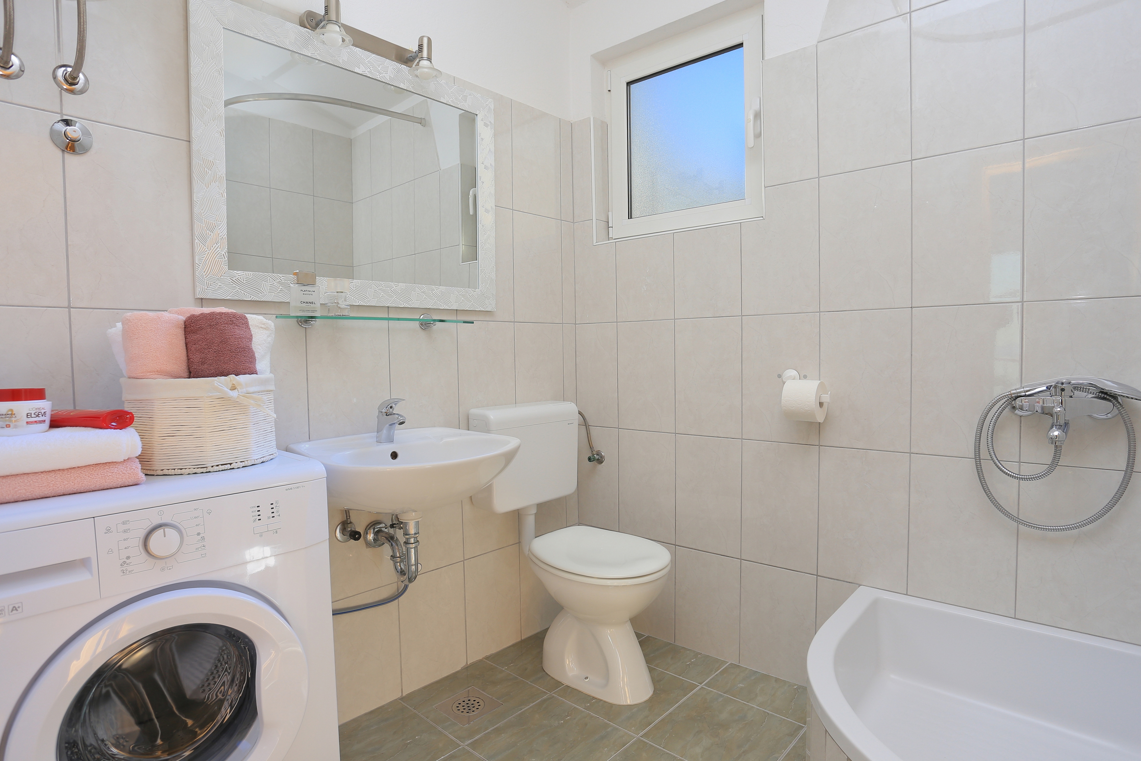 Two bedroom apartment with terrace and sea view Podgora, Makarska  A-a