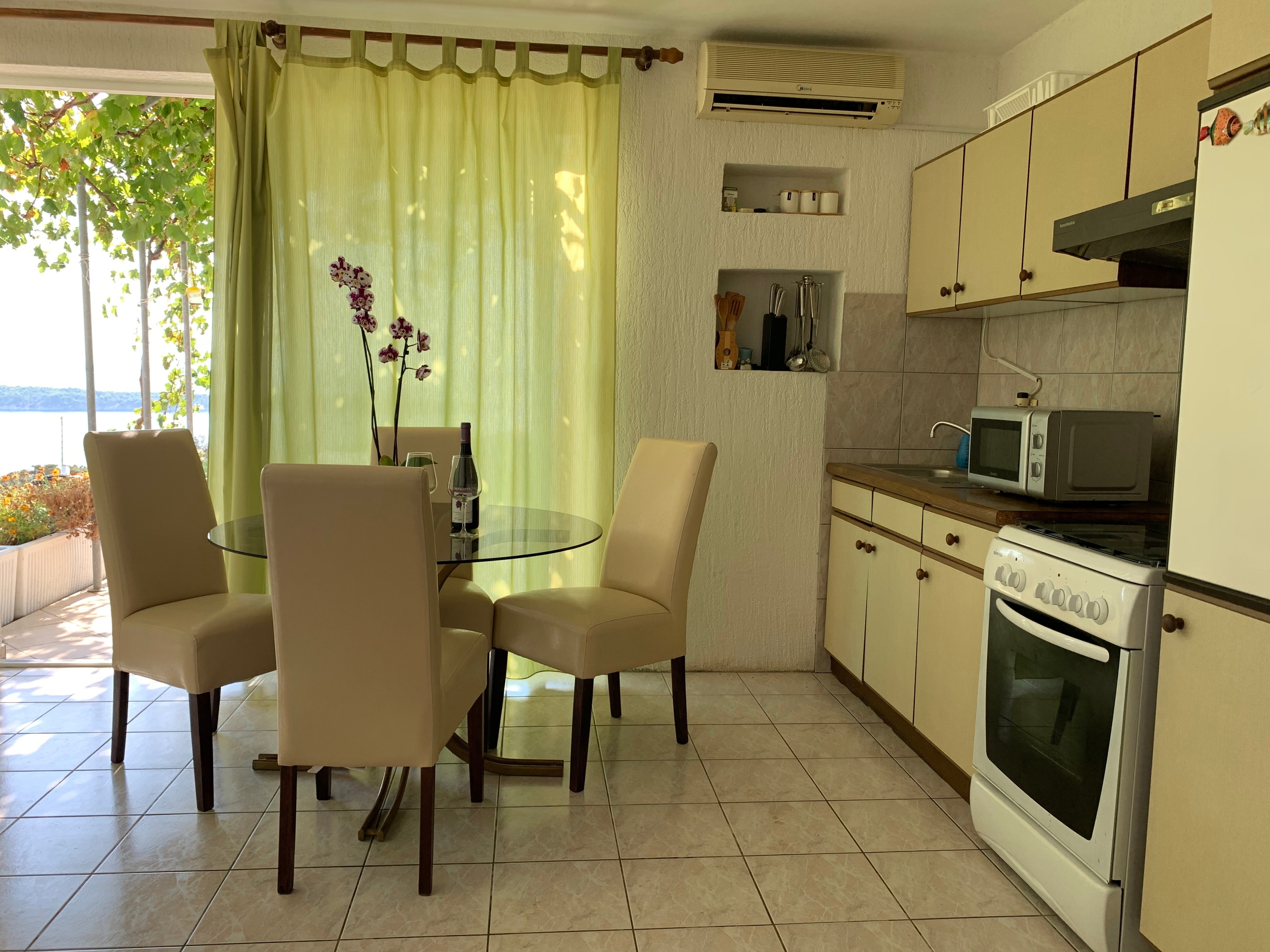 One bedroom apartment with terrace and sea view Banjol, Rab (A-16647-b) One bedroom apartment with terrace and sea view Banjol, Rab (A-16647-b)