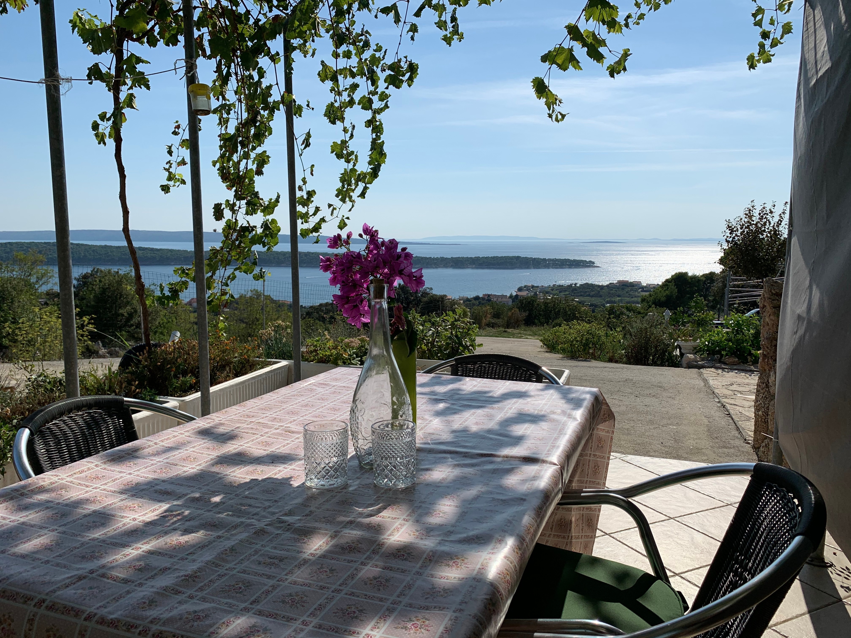 One bedroom apartment with terrace and sea view Banjol, Rab (A-16647-b) One bedroom apartment with terrace and sea view Banjol, Rab (A-16647-b)